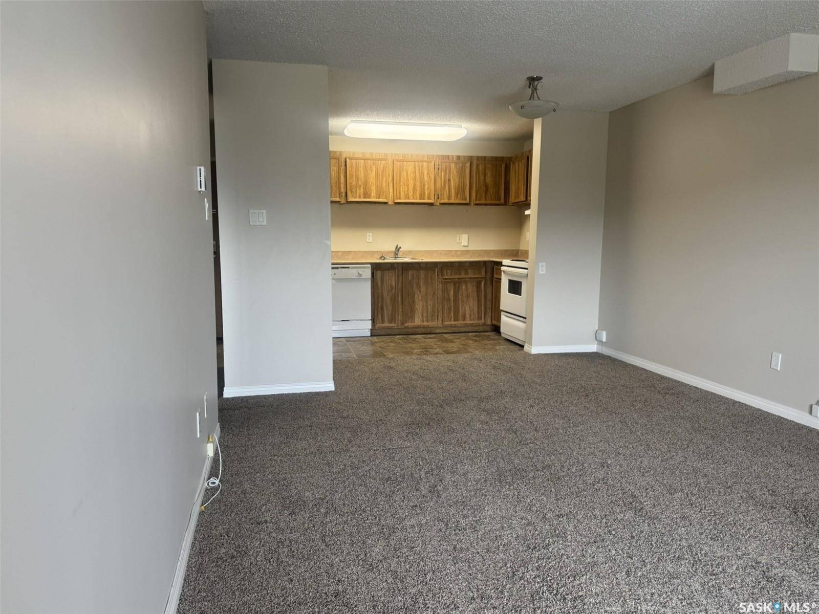 Weyburn, SK S4T 2R1,1808 Eaglesham AVENUE #207