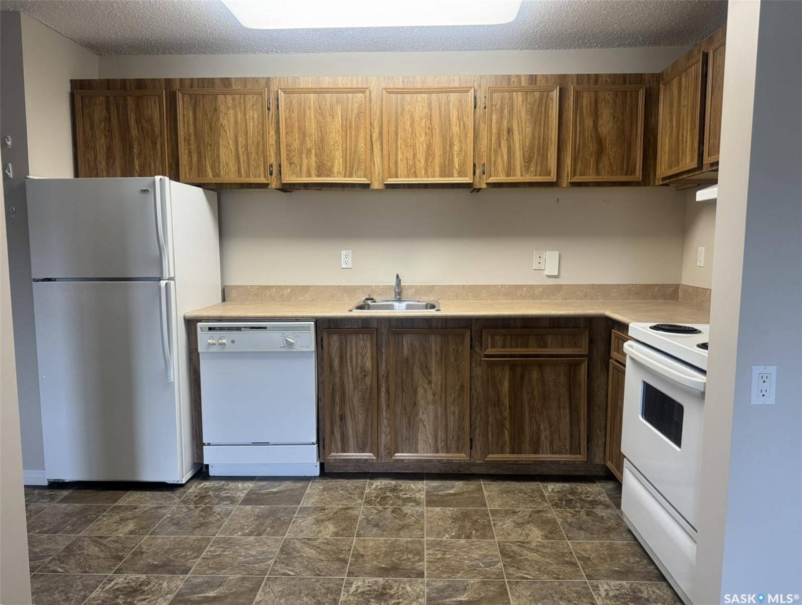 Weyburn, SK S4T 2R1,1808 Eaglesham AVENUE #207