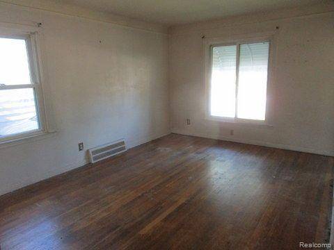 Roseville, MI 48066,29571 KELLY RD