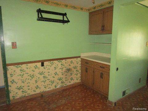 Roseville, MI 48066,29571 KELLY RD