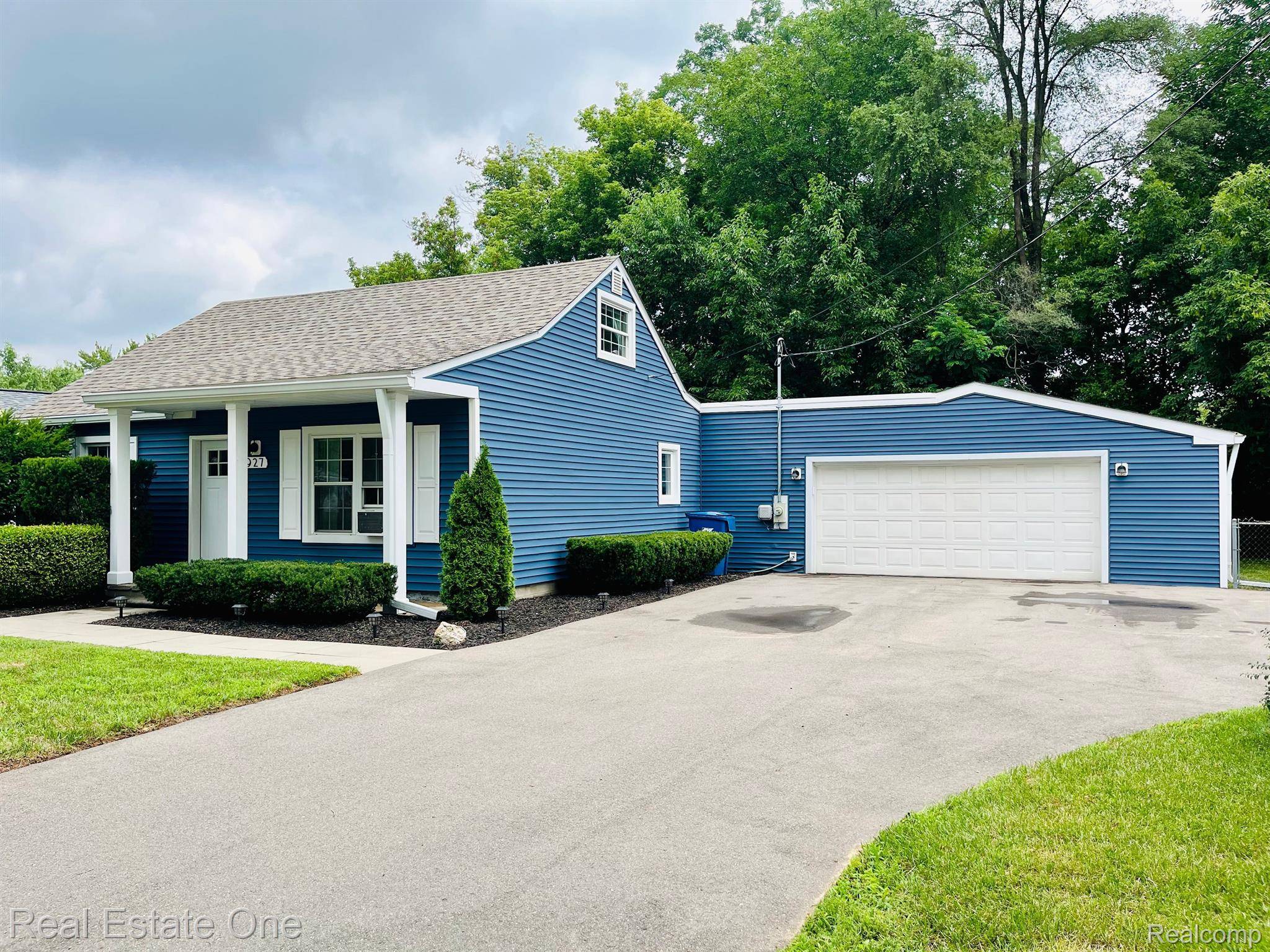 White Lake, MI 48386,927 FARNSWORTH RD