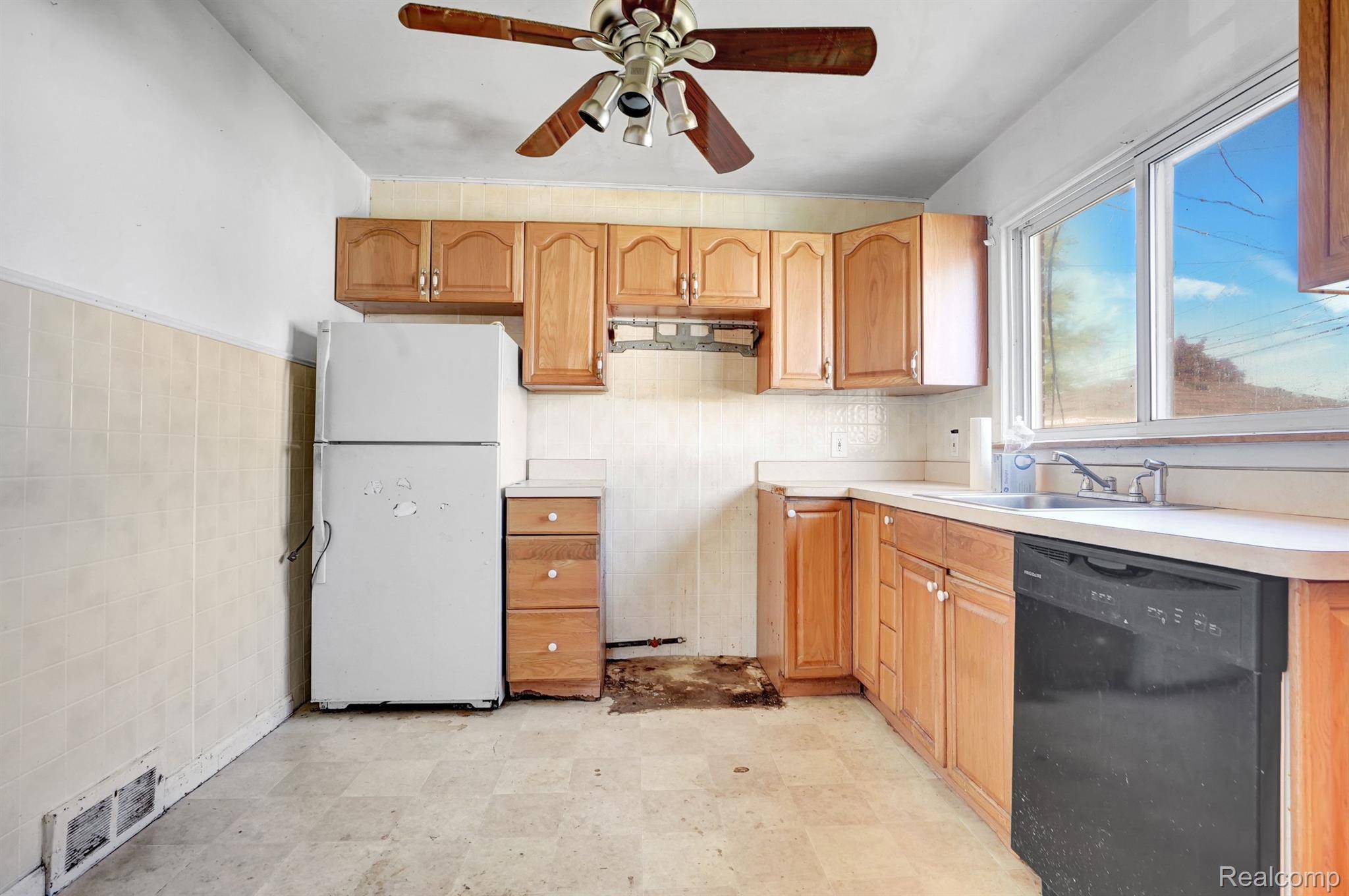 Roseville, MI 48066,28202 BOHN ST