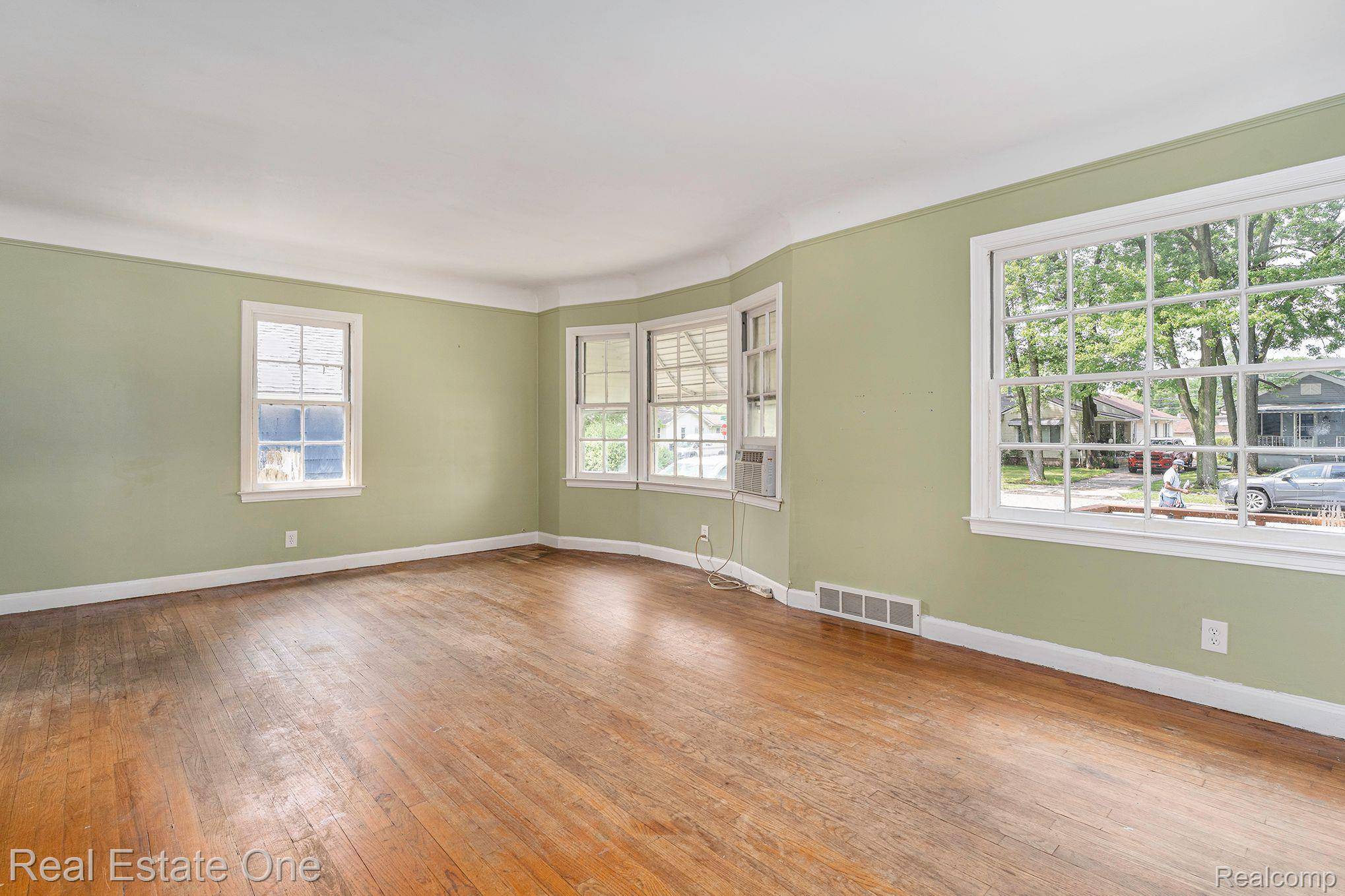 Ferndale, MI 48220,3280 McDowell ST