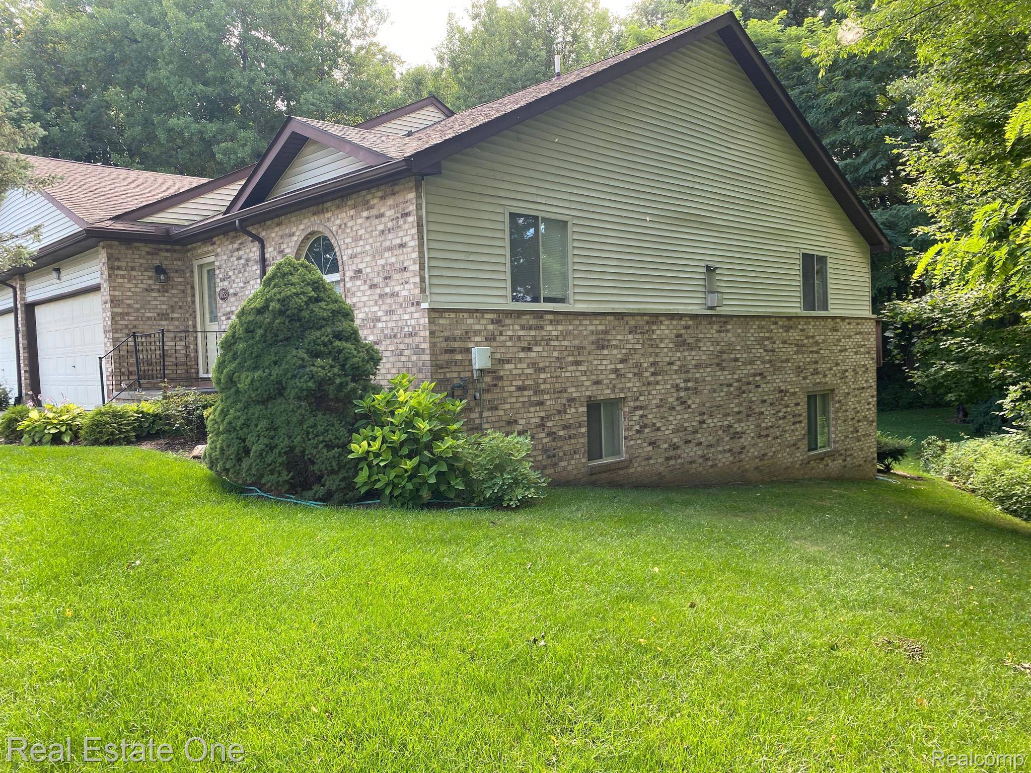 Clarkston, MI 48348,7053 S BLUEWATER DR