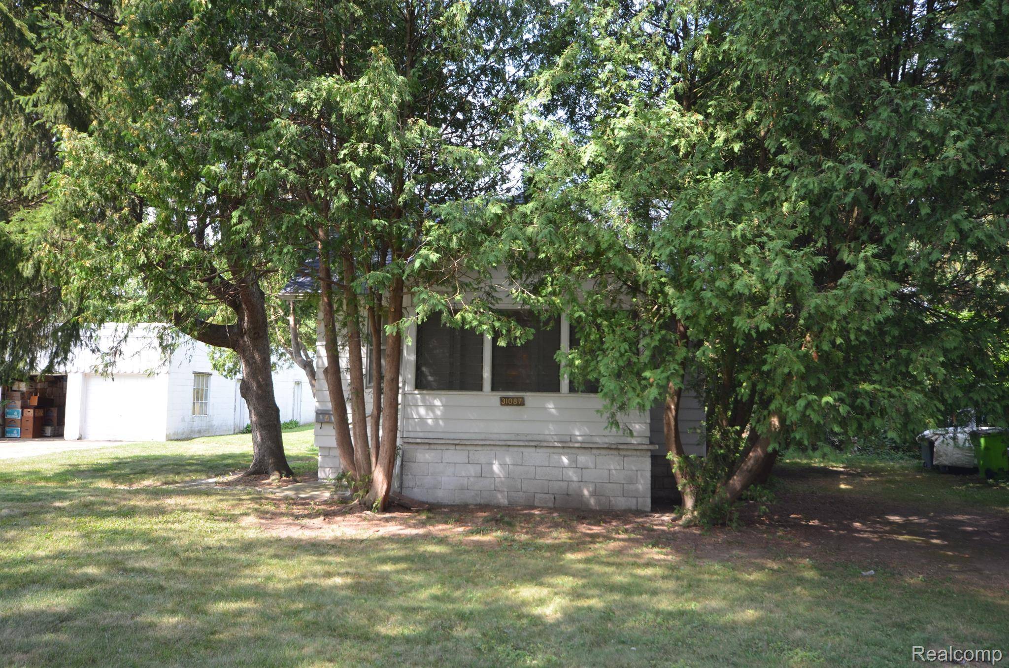 Fraser, MI 48026,31087 York ST