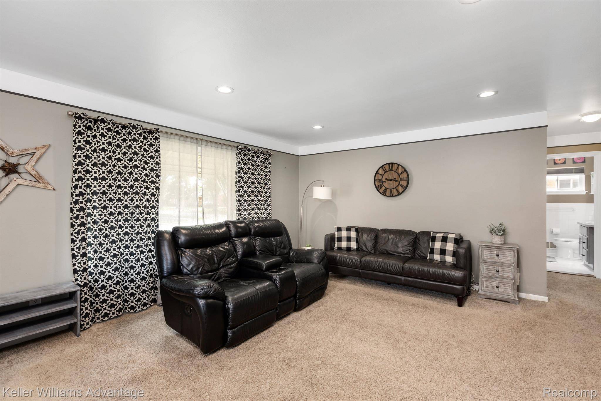 Westland, MI 48185,32440 BERTRAM DR