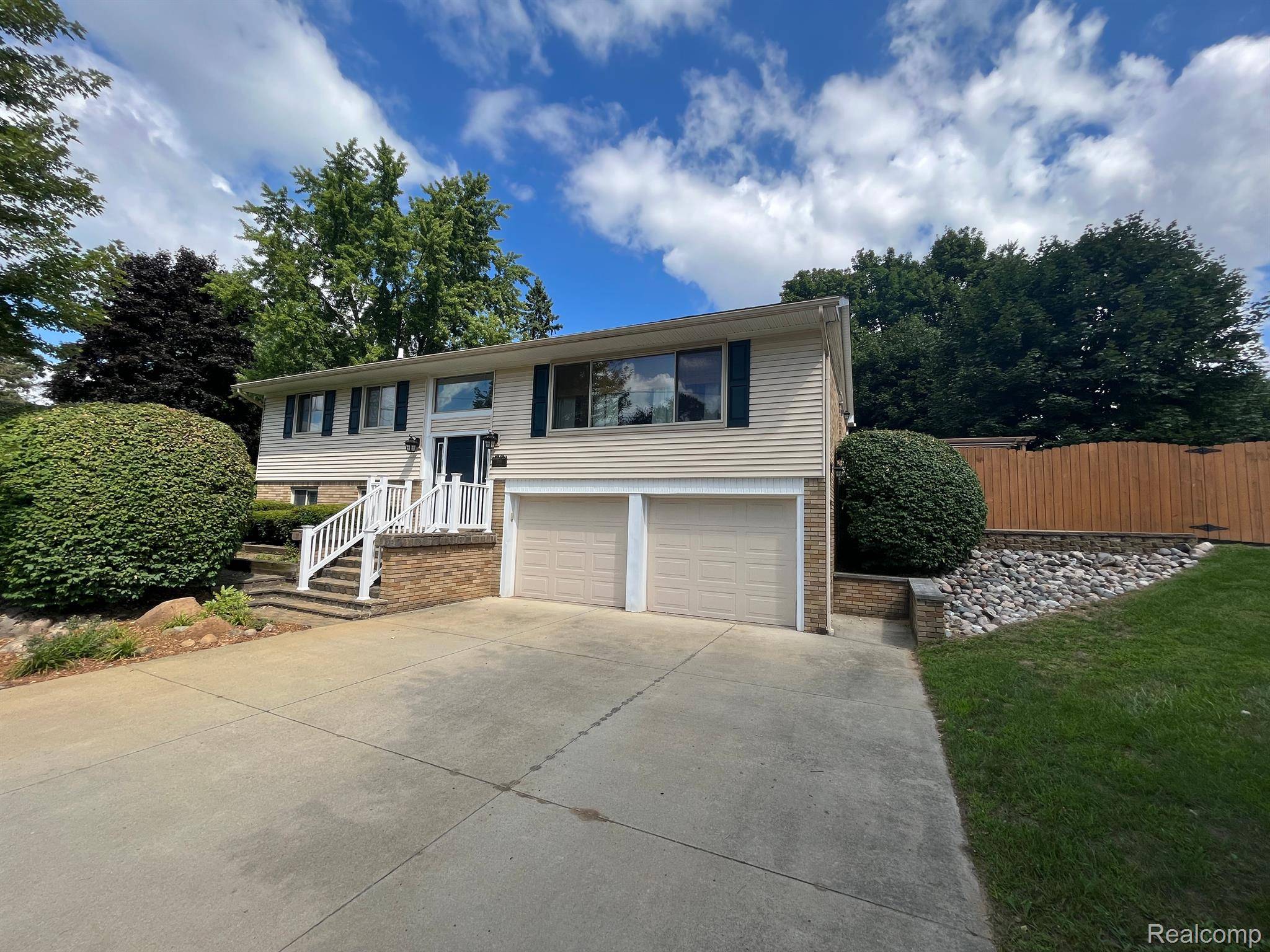 Wixom, MI 48393,3085 MAGANSER DR