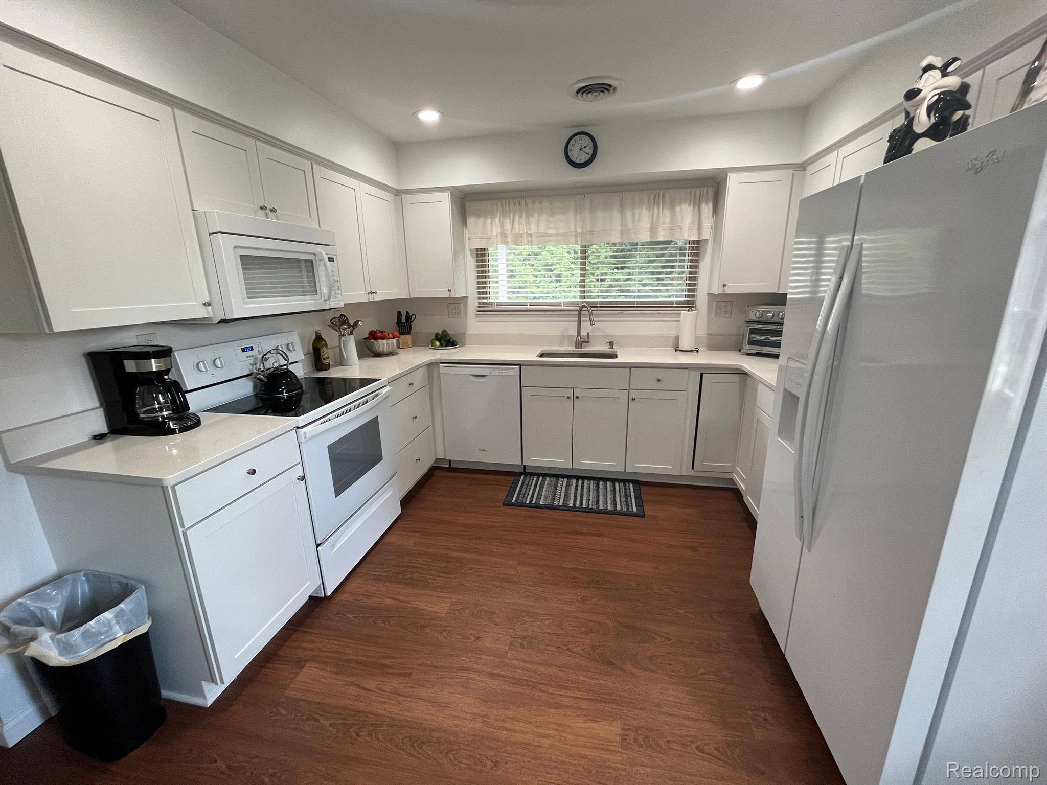 Wixom, MI 48393,3085 MAGANSER DR