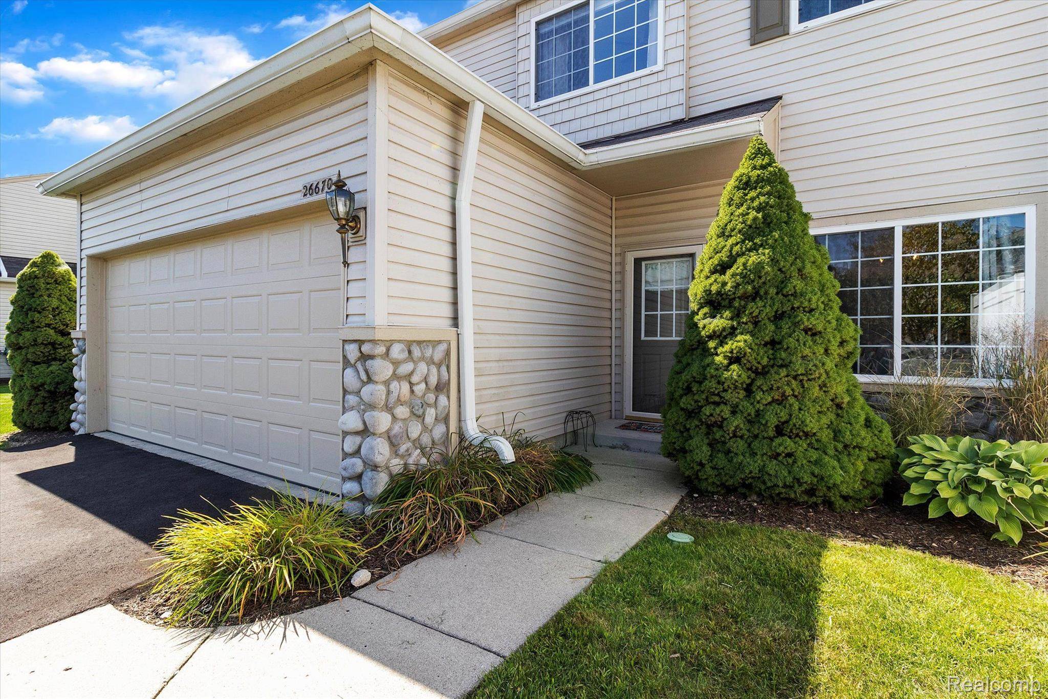 Woodhaven, MI 48183,26670 KIRKWAY DR