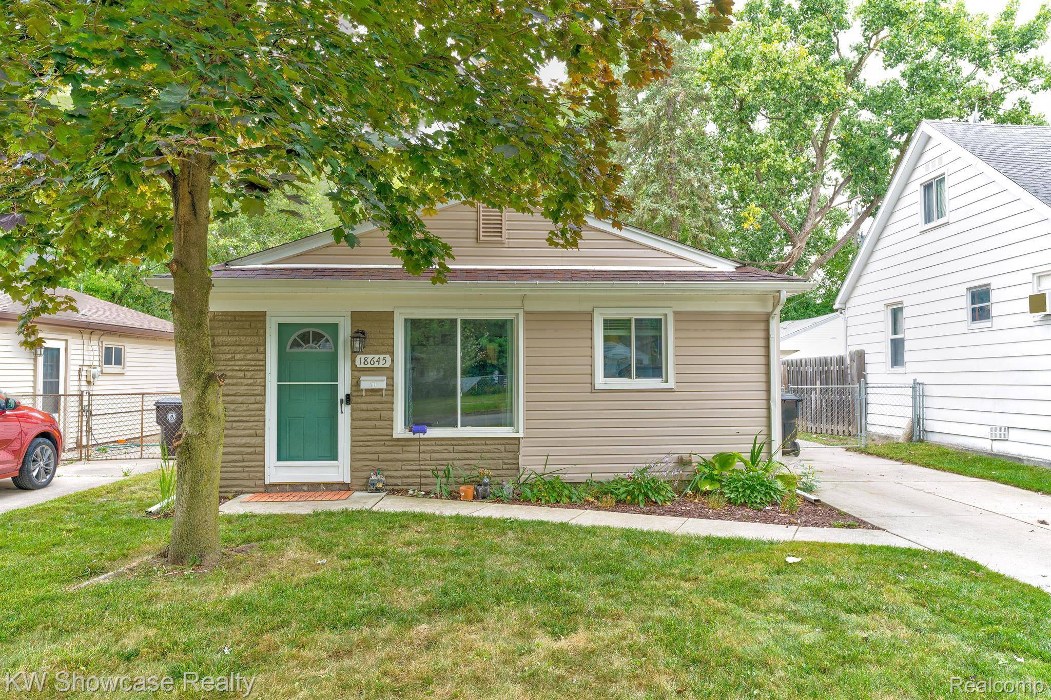 Redford, MI 48240,18645 WAKENDEN