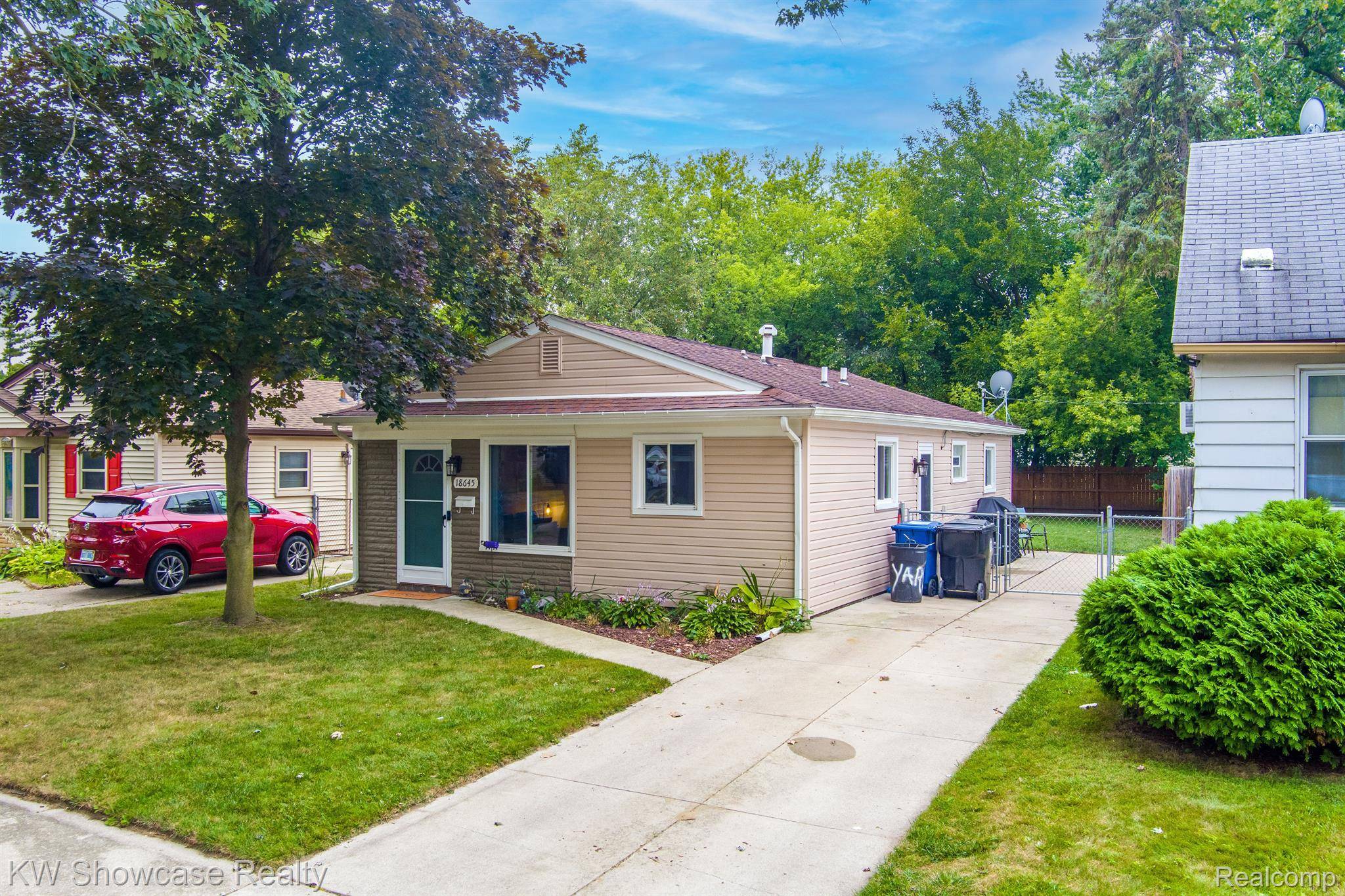 Redford, MI 48240,18645 WAKENDEN