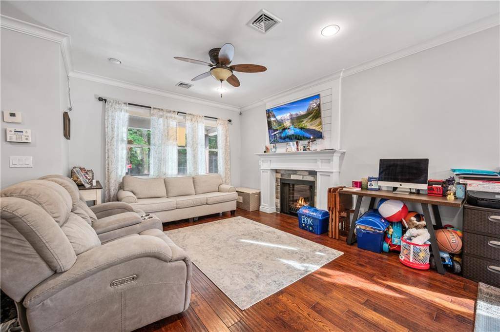 Staten Island, NY 10304,453 North Railroad AVE