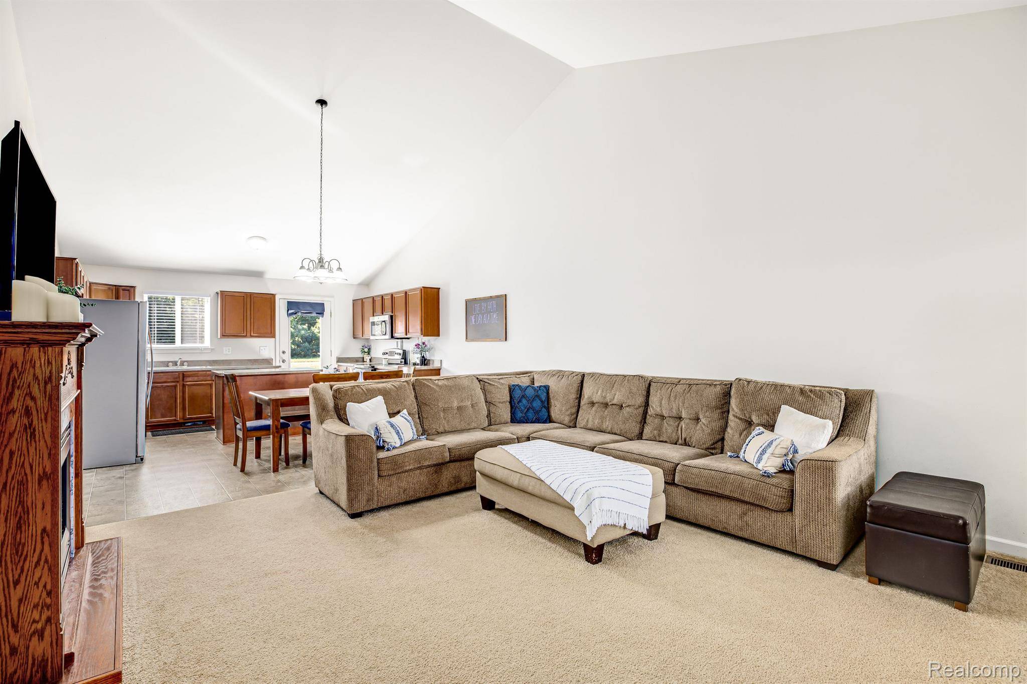 Taylor, MI 48180,23383 PINEWOOD DR