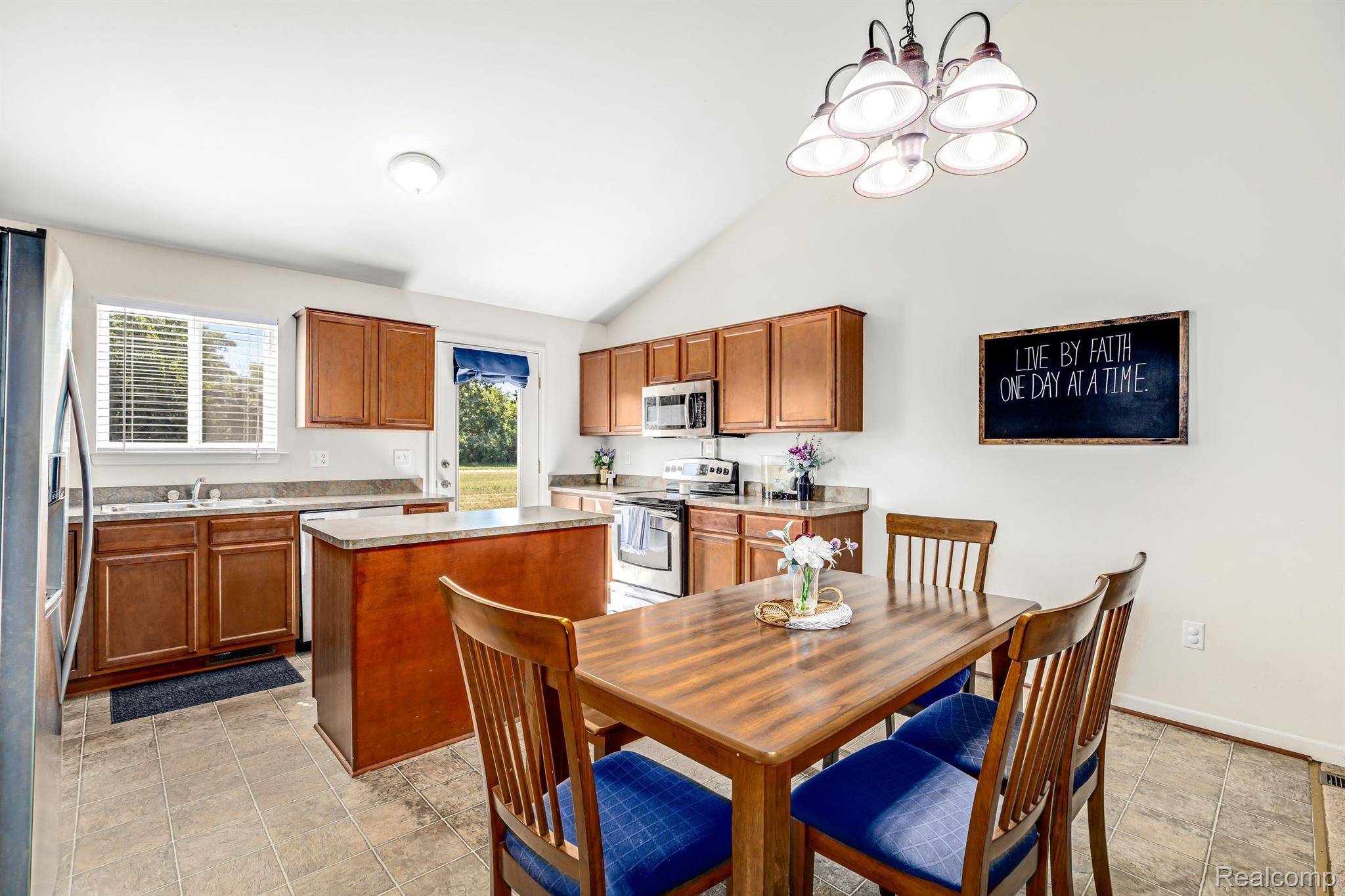 Taylor, MI 48180,23383 PINEWOOD DR