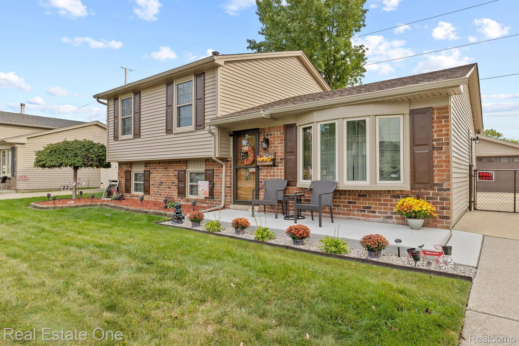 Woodhaven, MI 48183,18947 HYDE PARK DR