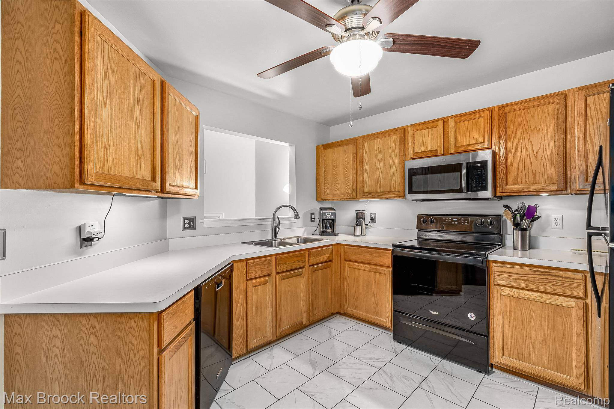 Wixom, MI 48393,674 CHESTNUT DR #6