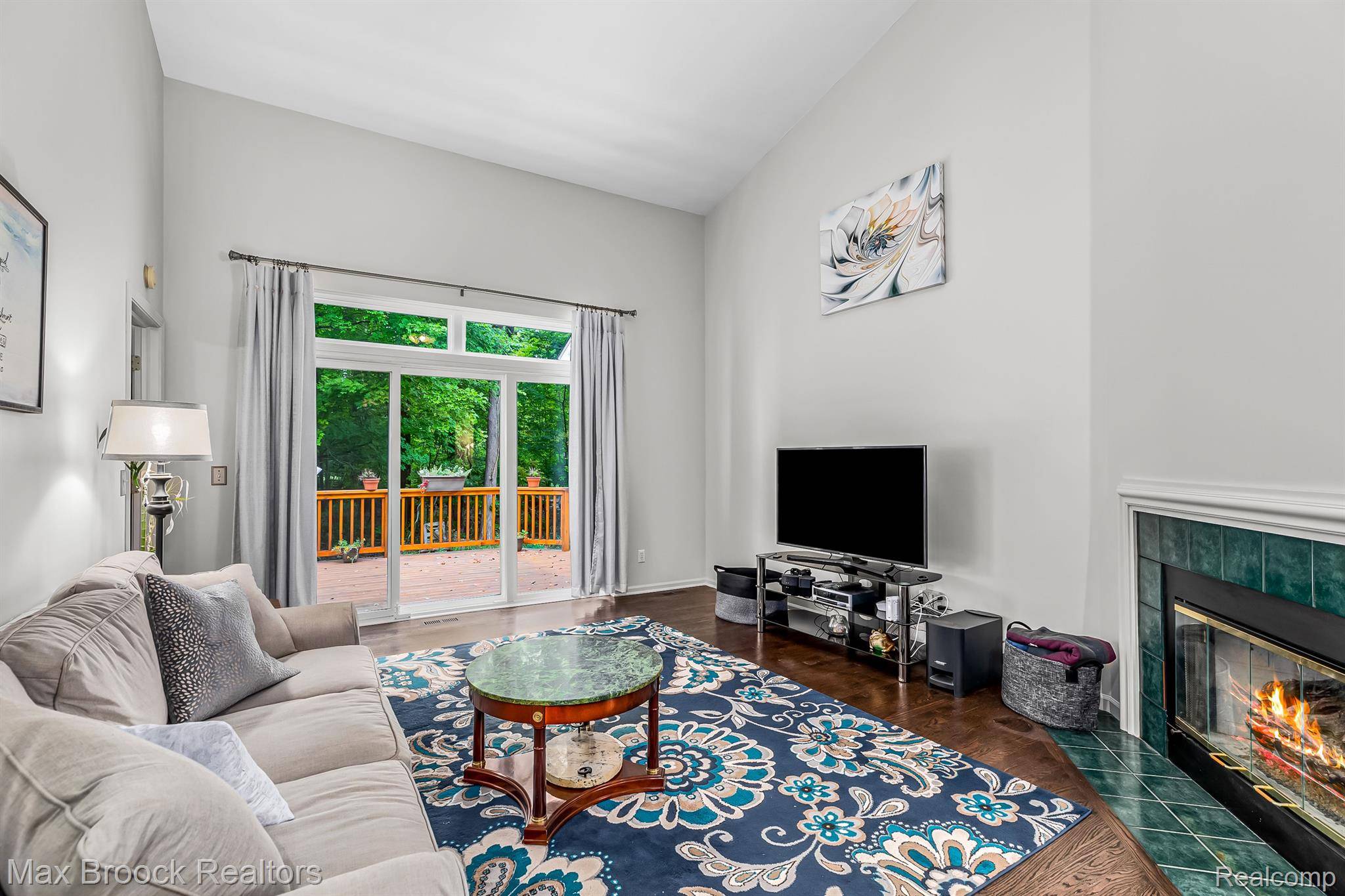 Wixom, MI 48393,674 CHESTNUT DR #6