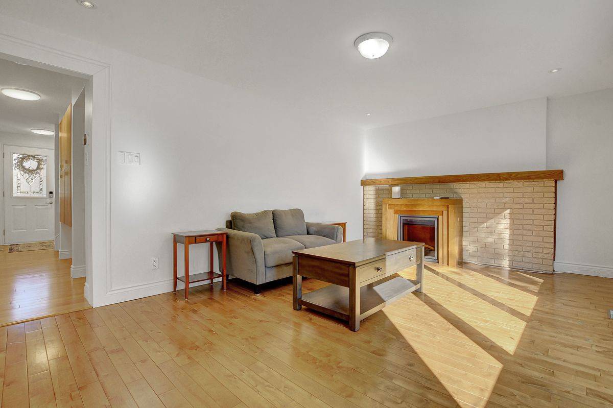 Beacon Hill North - South And Area, ON K1J 6V9,1142 Elmlea DR