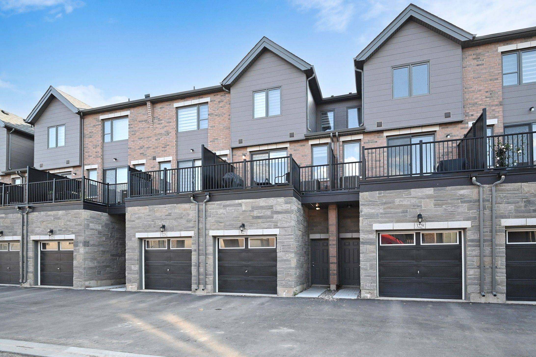 Oakville, ON L6H 0V9,3227 Sixth Line