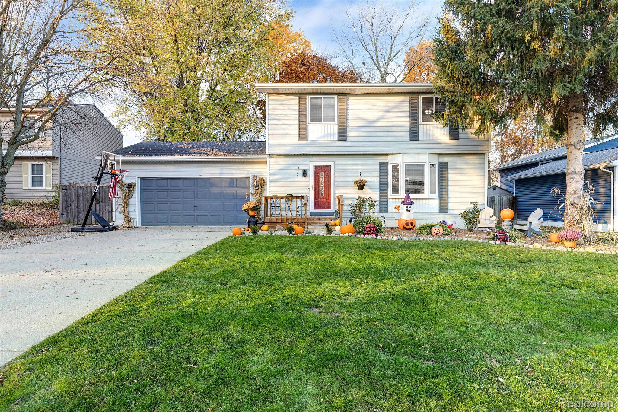 Wixom, MI 48393,3764 LOON LAKE RD