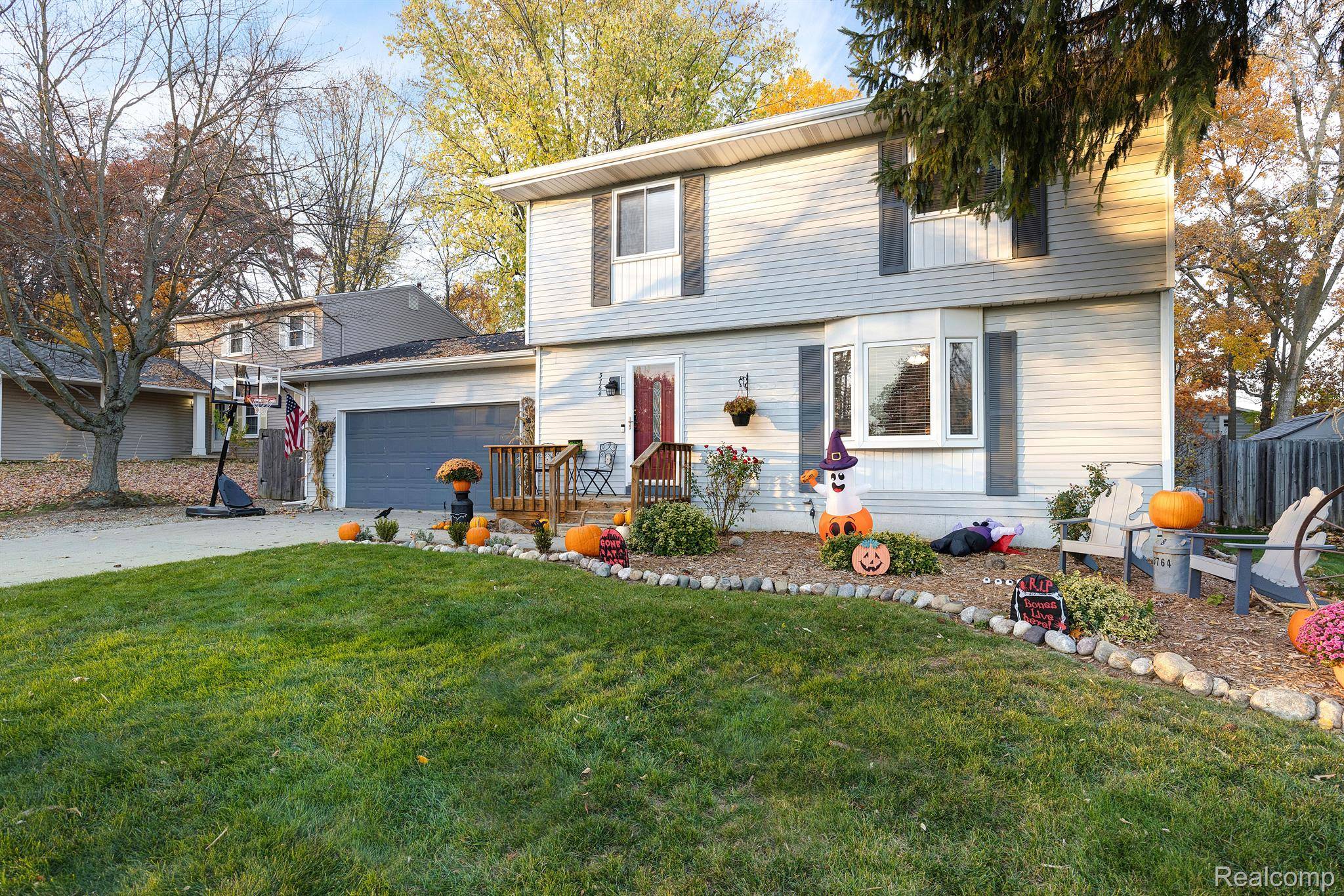 Wixom, MI 48393,3764 LOON LAKE RD