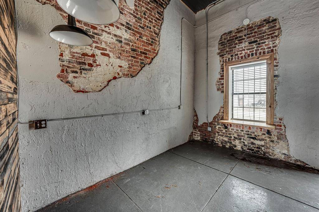 Milford, TX 76670,111 N Main Street