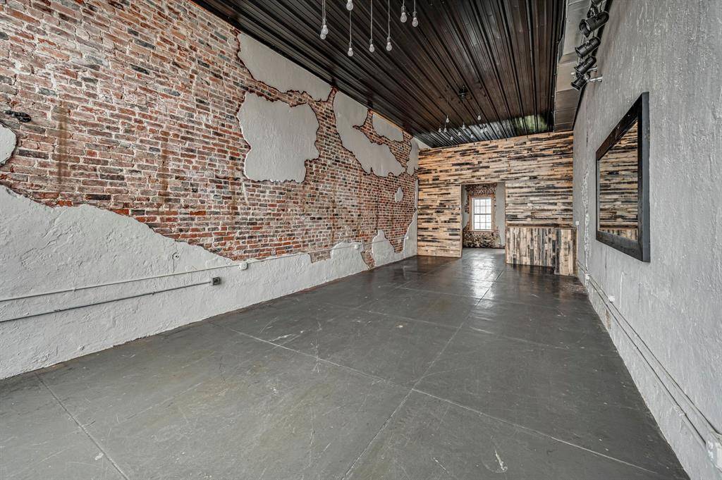 Milford, TX 76670,111 N Main Street