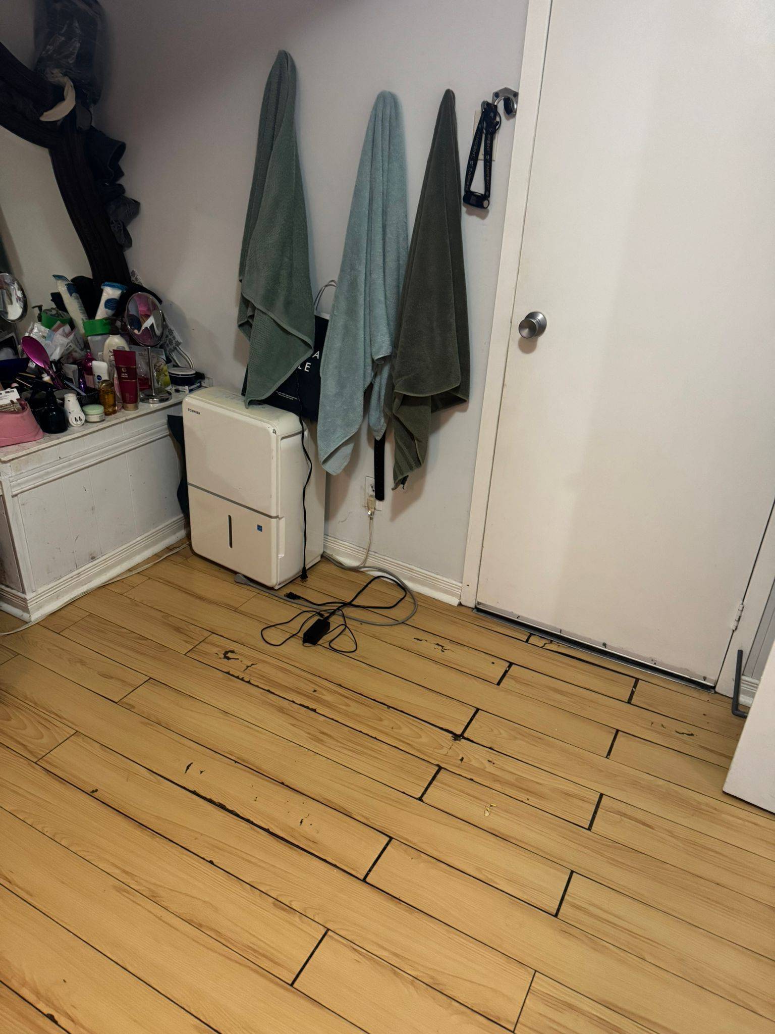 Toronto W10, ON M9W 2B9,14 Tofield CRES #Lower/Basement