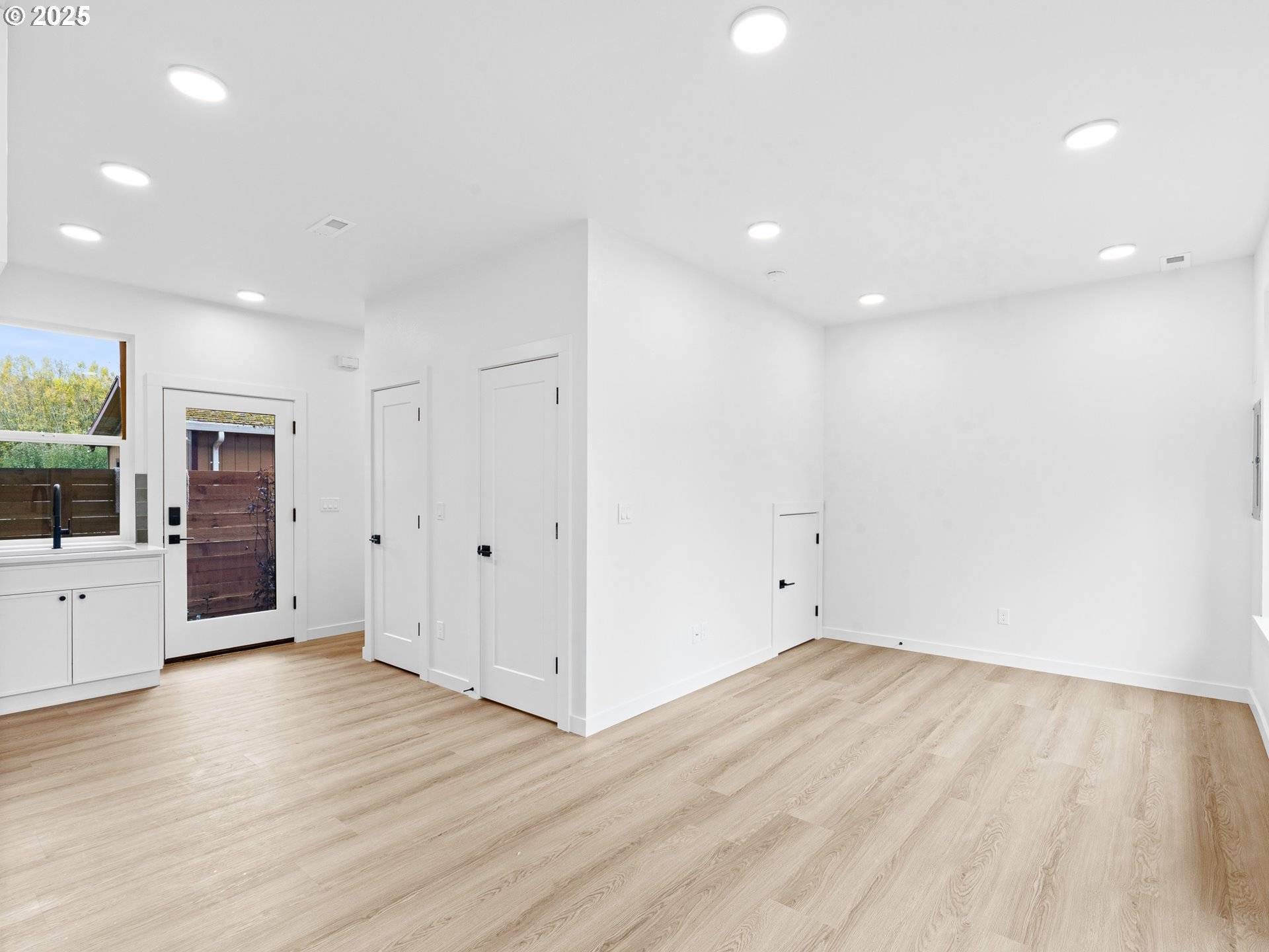 Portland, OR 97216,8416 SE Clay ST #4