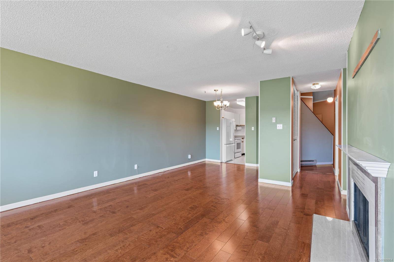 Nanaimo, BC V9S 5P1,2560 Departure Bay Rd #405