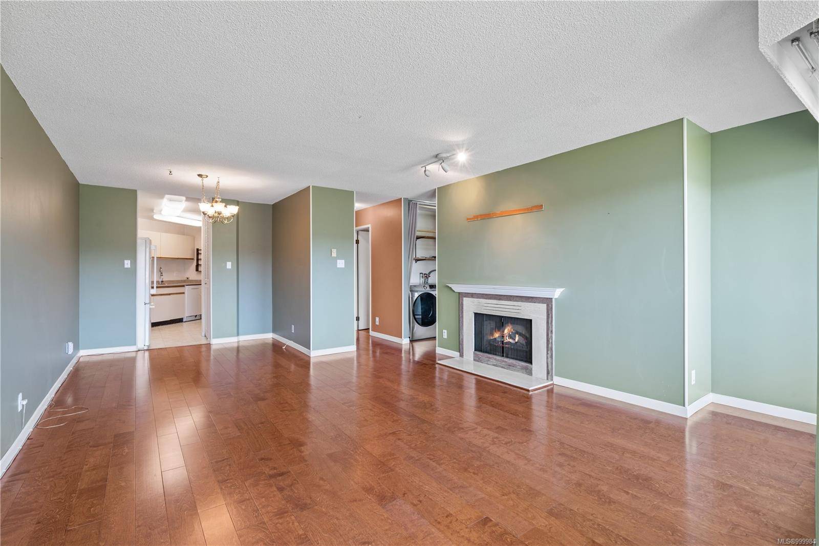 Nanaimo, BC V9S 5P1,2560 Departure Bay Rd #405