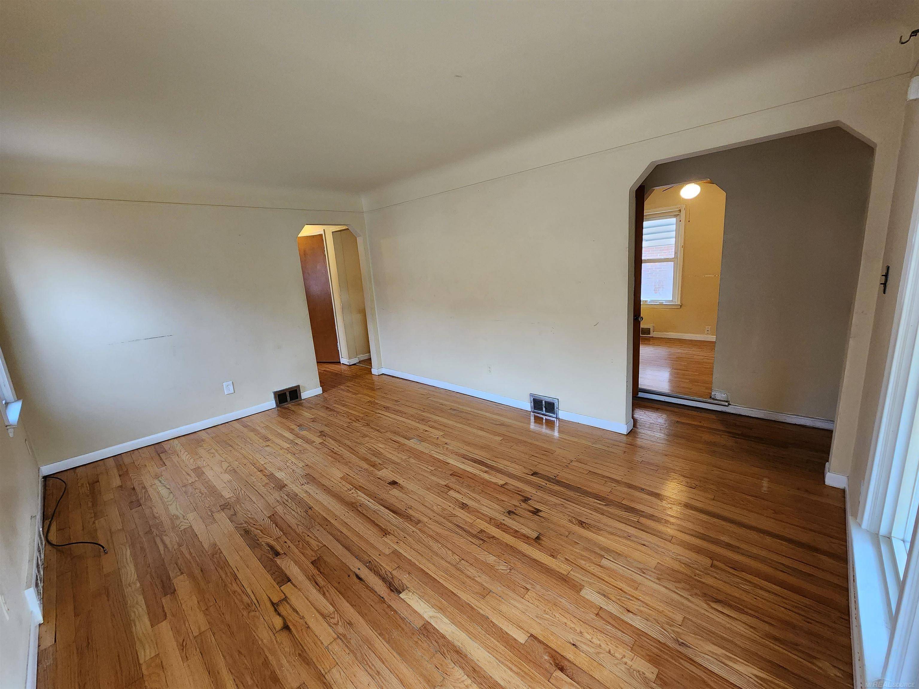 Harper Woods, MI 48225,21365 Newcastle