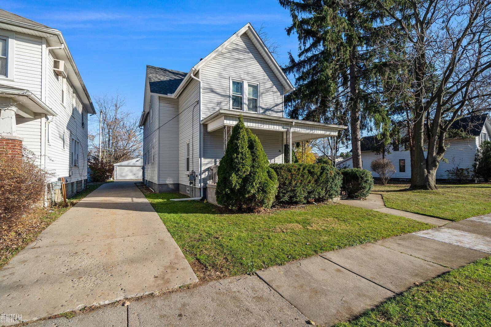 Mount Clemens, MI 48043,26 Washington