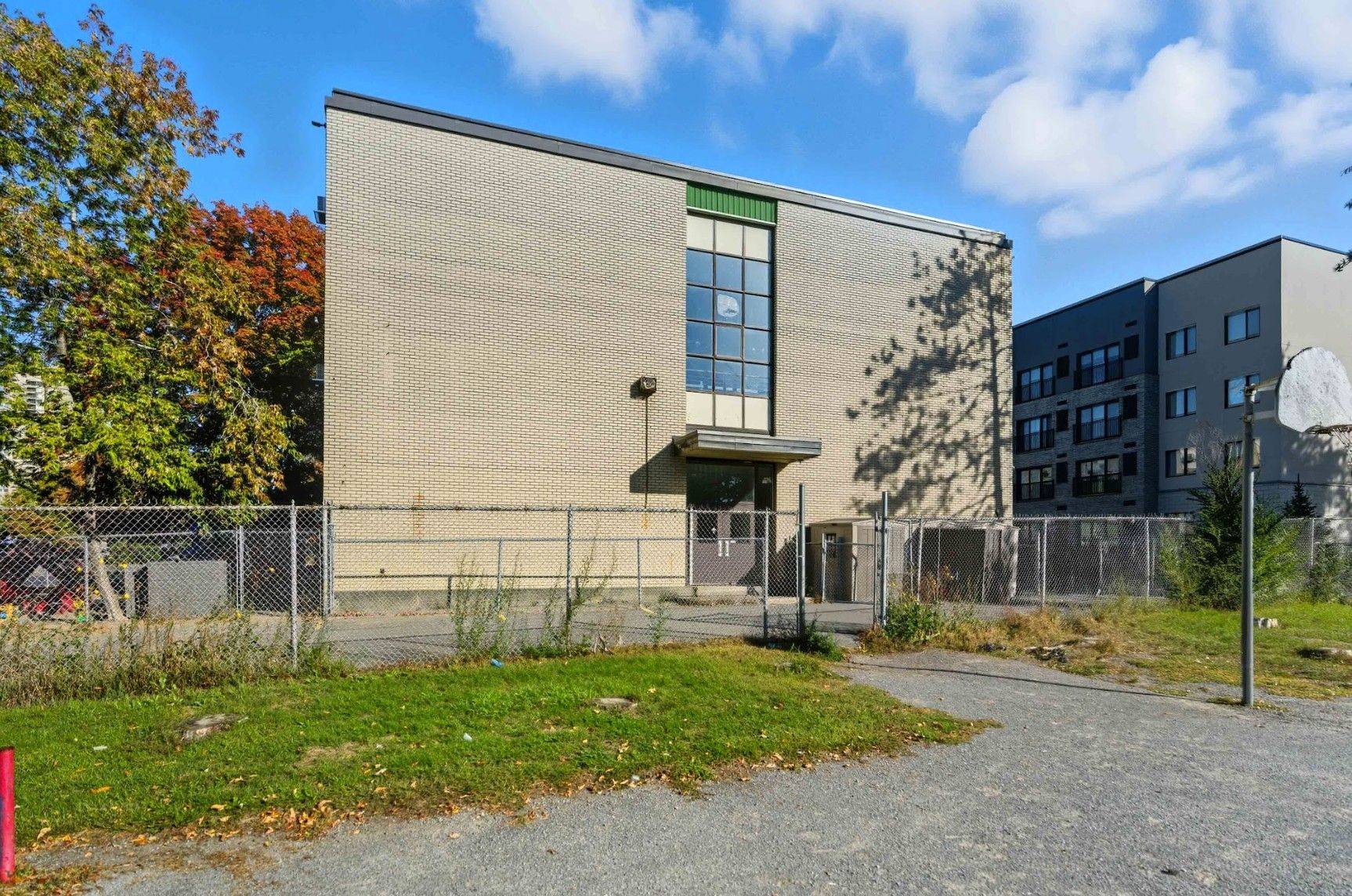 Overbrook - Castleheights And Area, ON K1K 0X4,641 Sladen AVE #2nd & 3rd Floor