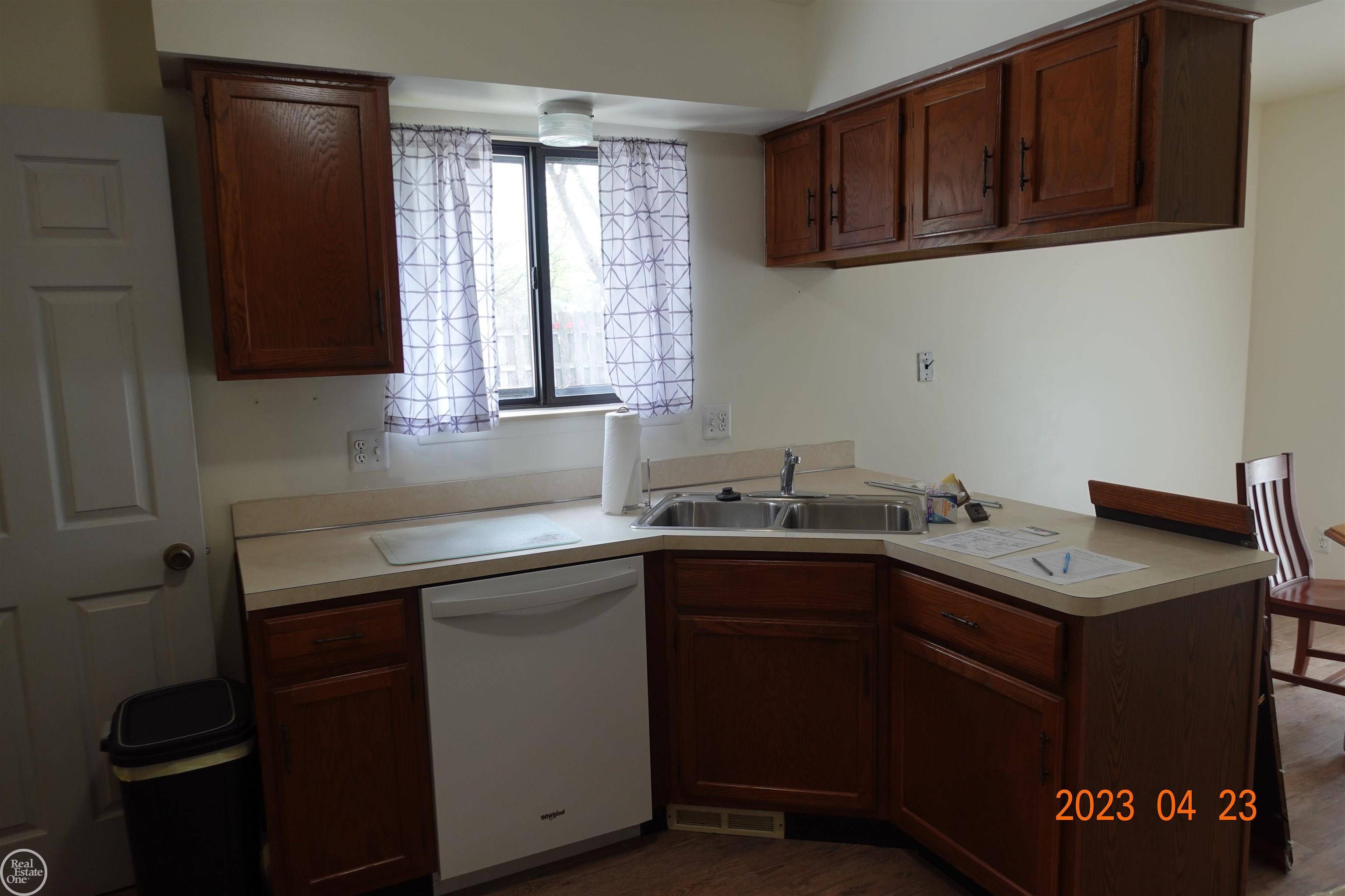 Harrison Twp, MI 48045,28090 FAIR OAKS #14