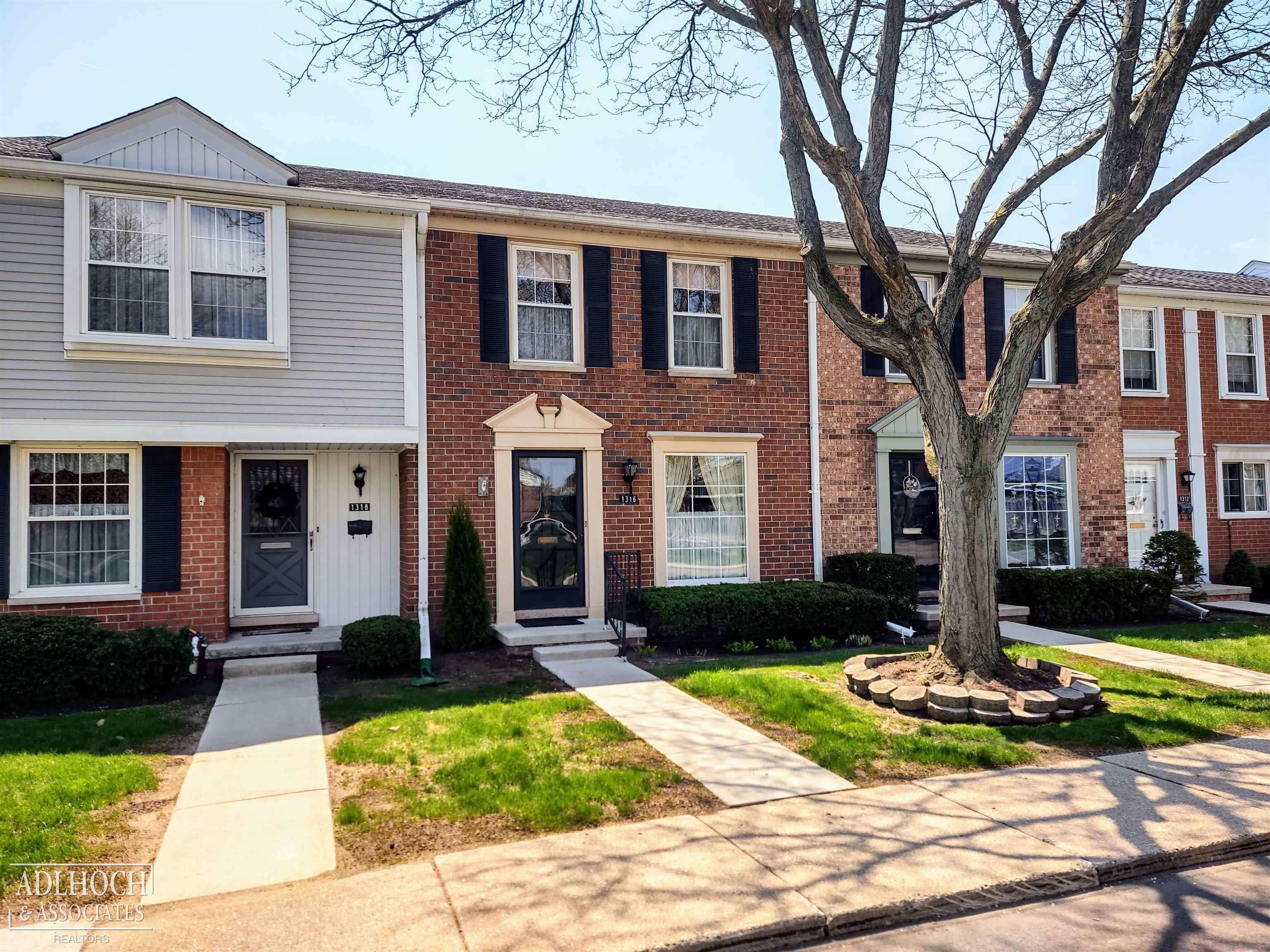 Saint Clair Shores, MI 48080,1316 Woodbridge