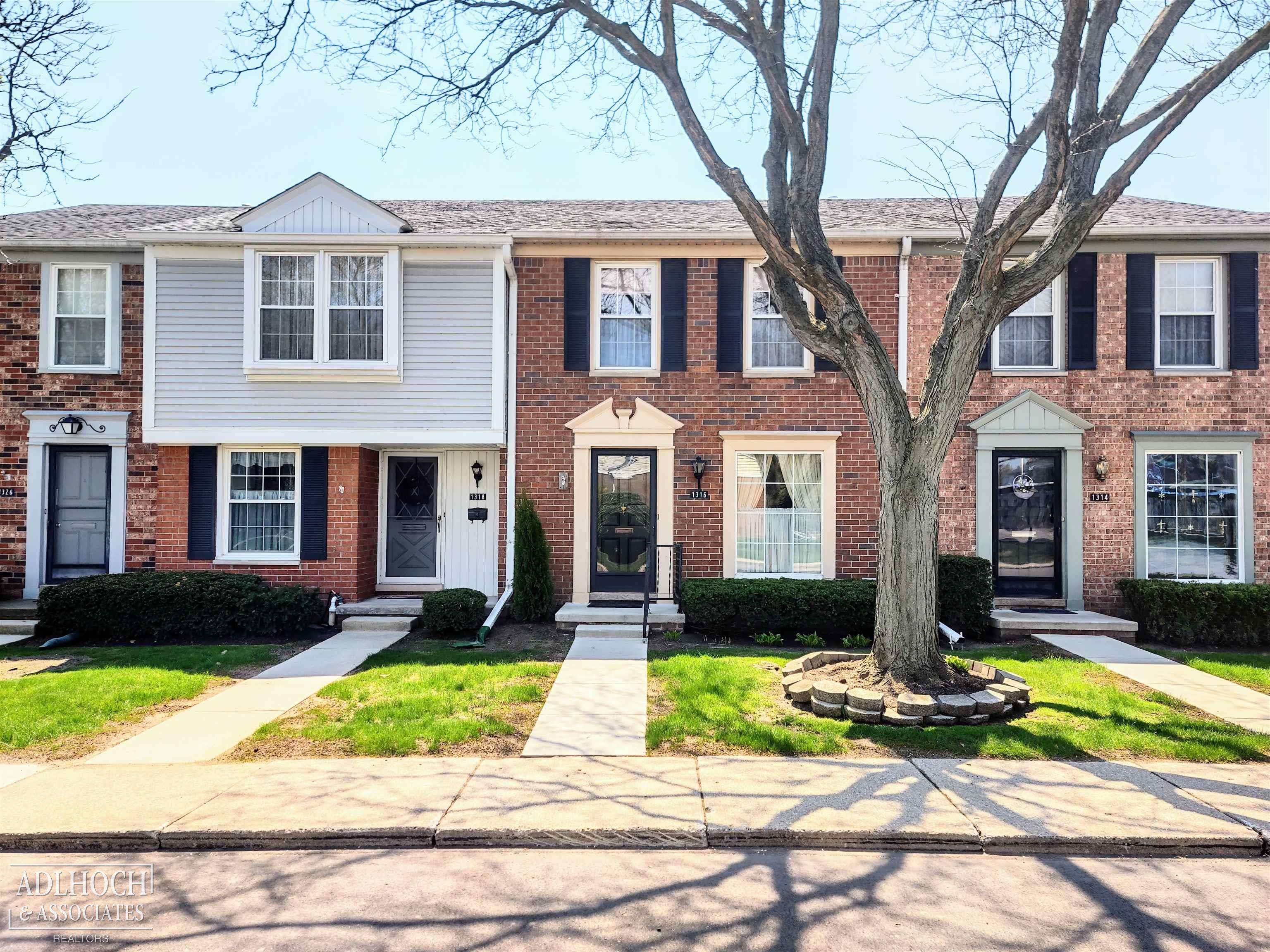 Saint Clair Shores, MI 48080,1316 Woodbridge