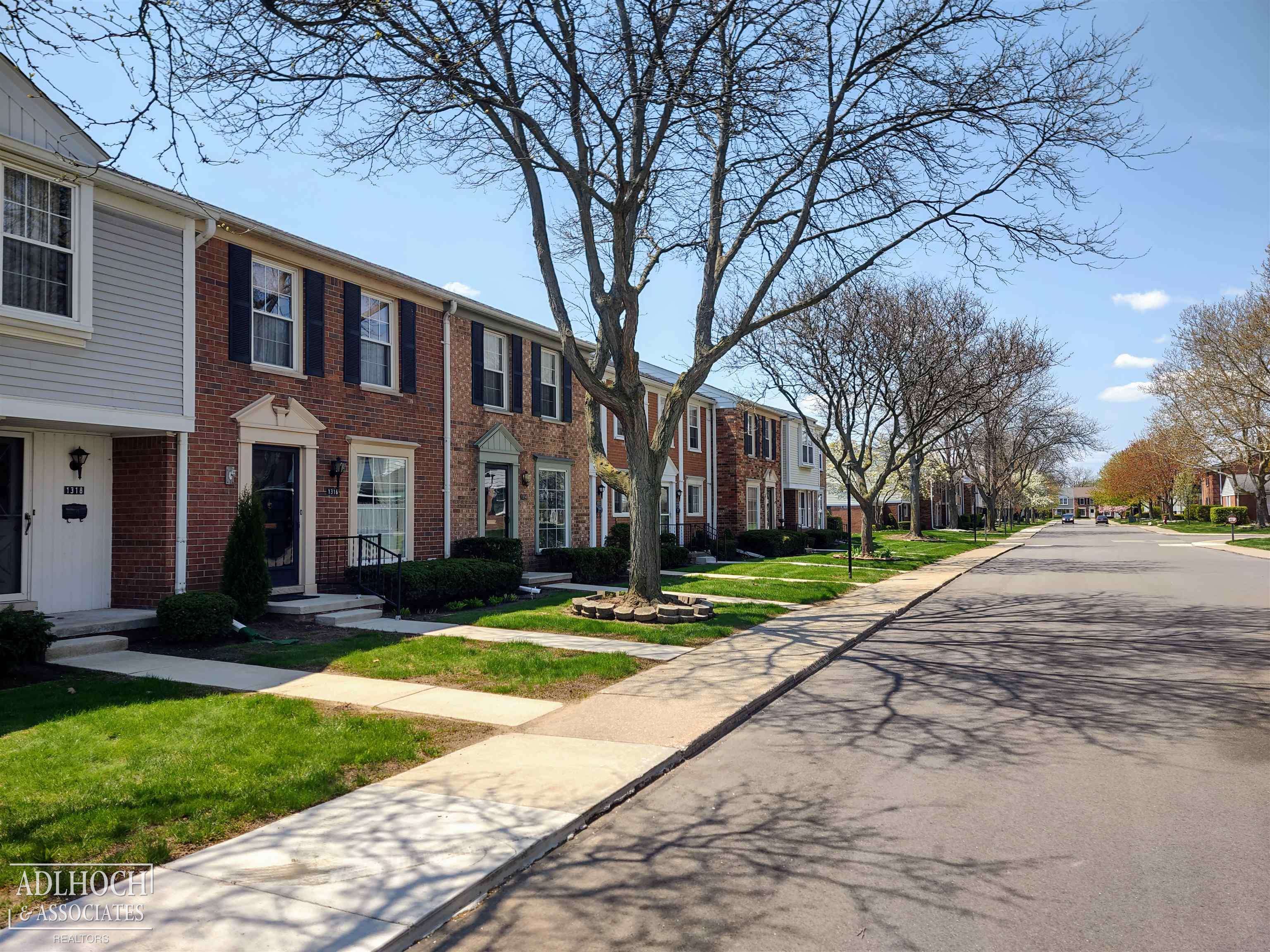 Saint Clair Shores, MI 48080,1316 Woodbridge