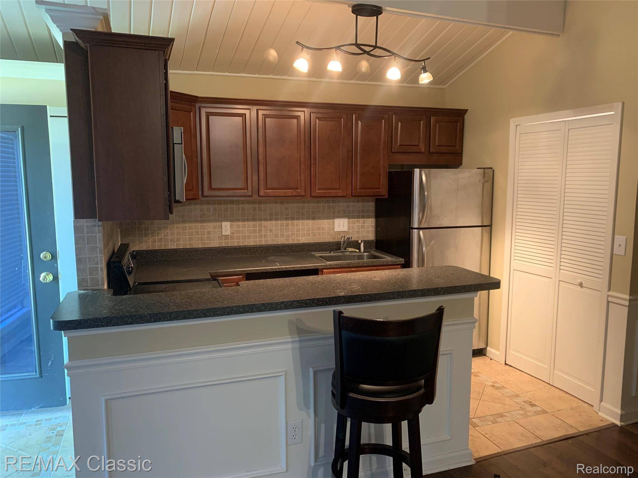 Brighton, MI 48116,4211 FLINT RD