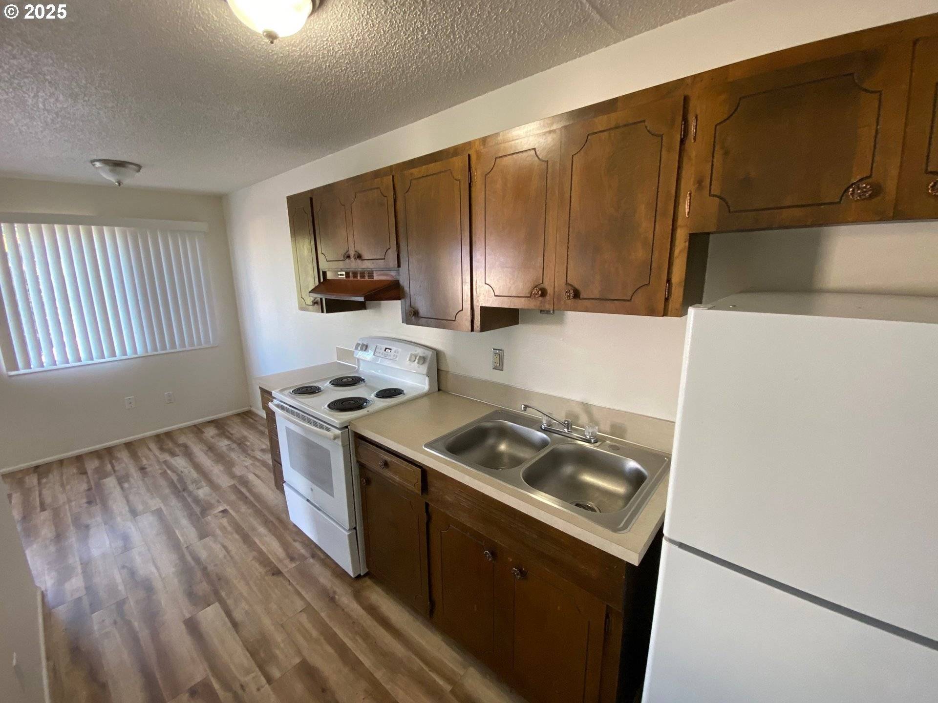 Portland, OR 97215,1525 SE 49TH AVE