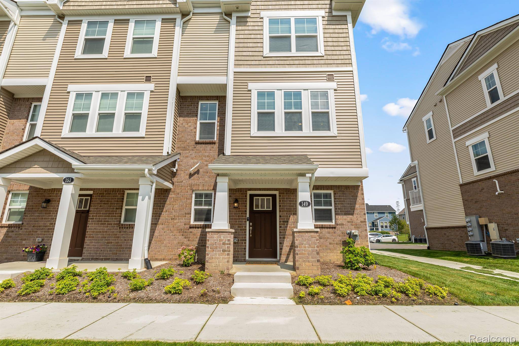 Wixom, MI 48393,149 MONUMENT LN