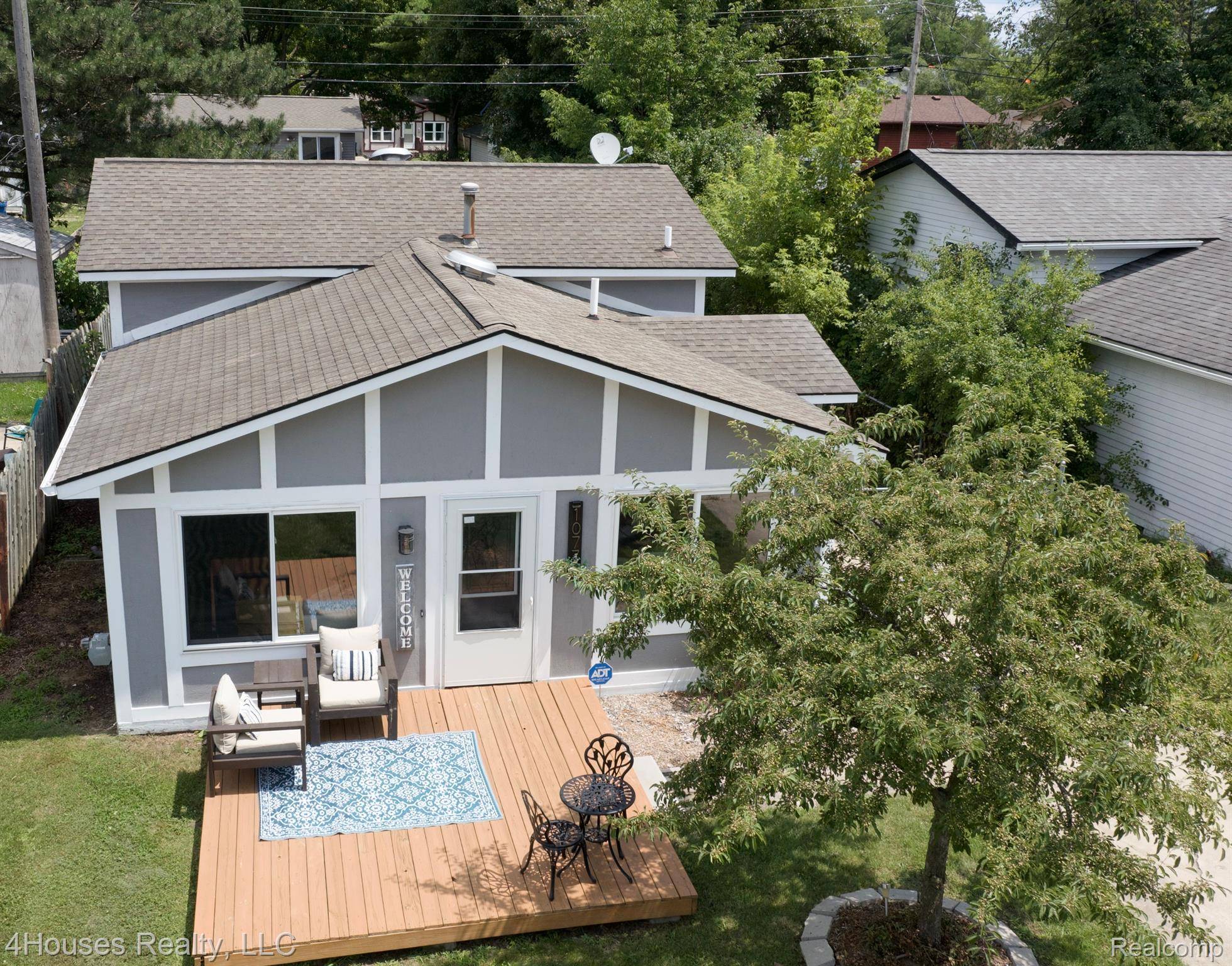 Waterford, MI 48328,1077 HENDRICKS WAY