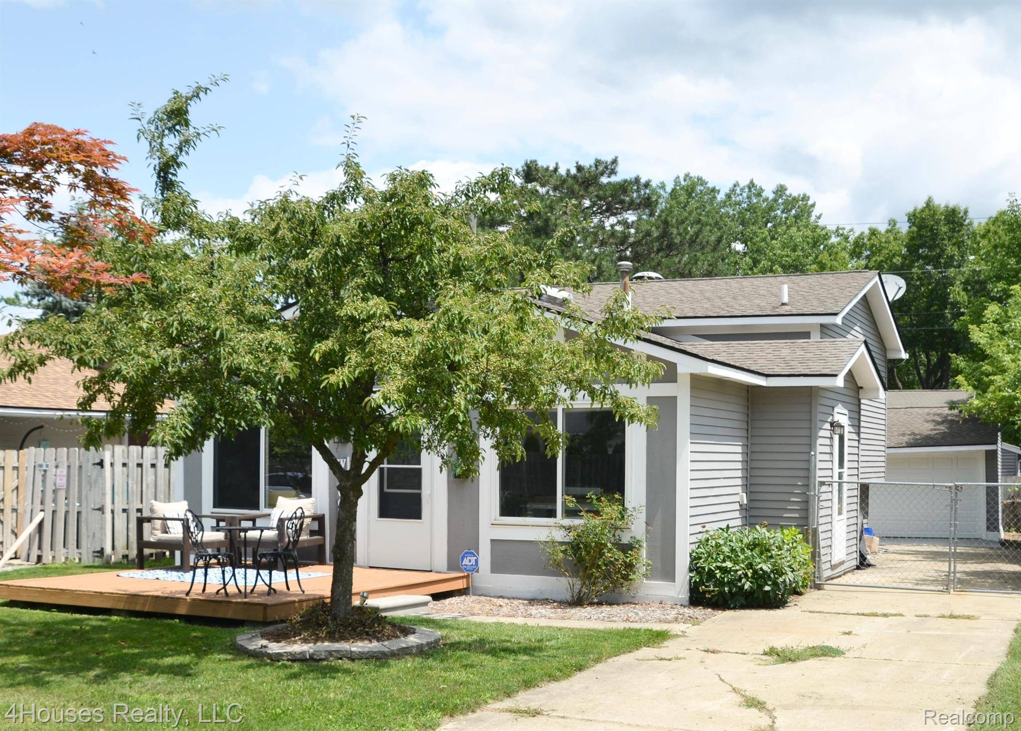 Waterford, MI 48328,1077 HENDRICKS WAY