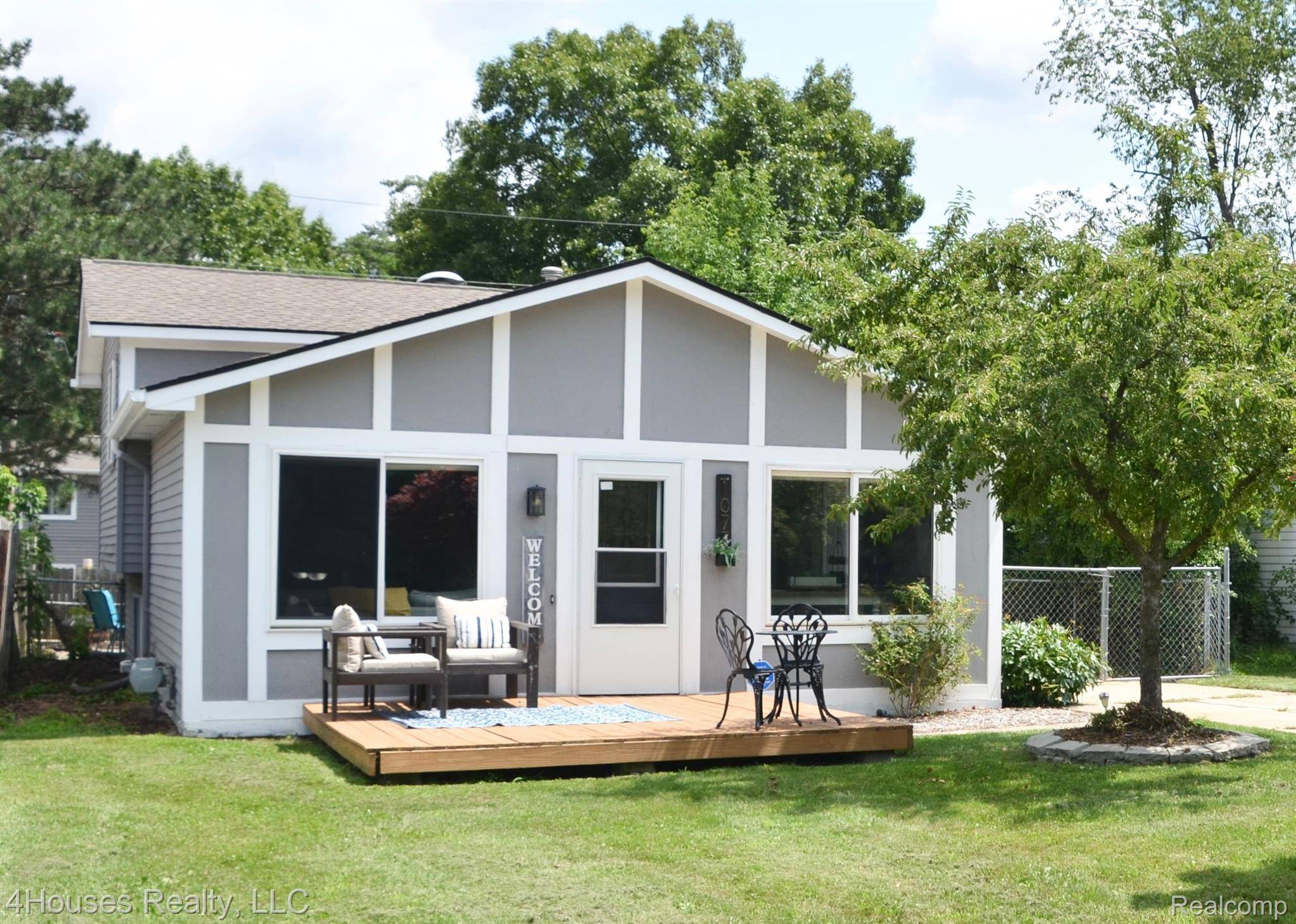 Waterford, MI 48328,1077 HENDRICKS WAY