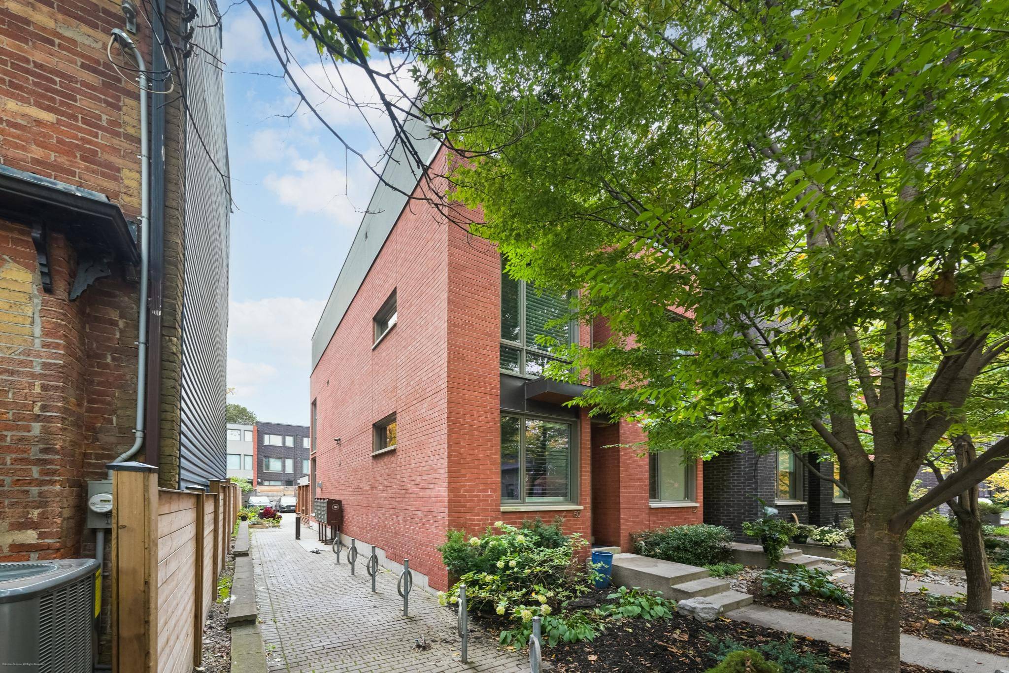 Toronto E01, ON M4M 0B5,50 Boulton AVE