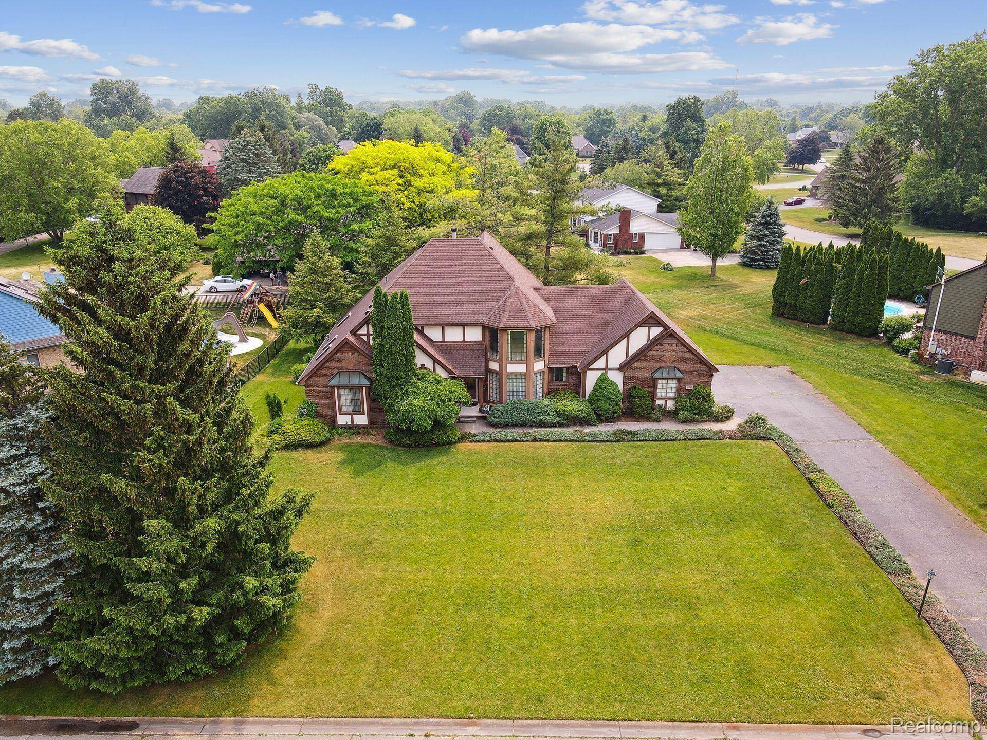 South Lyon, MI 48178,10207  AYLEBURY DR