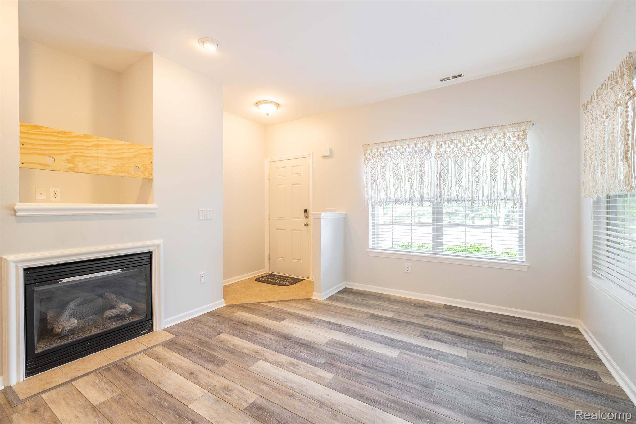 Flat Rock, MI 48134,23847 GREENWOOD DR