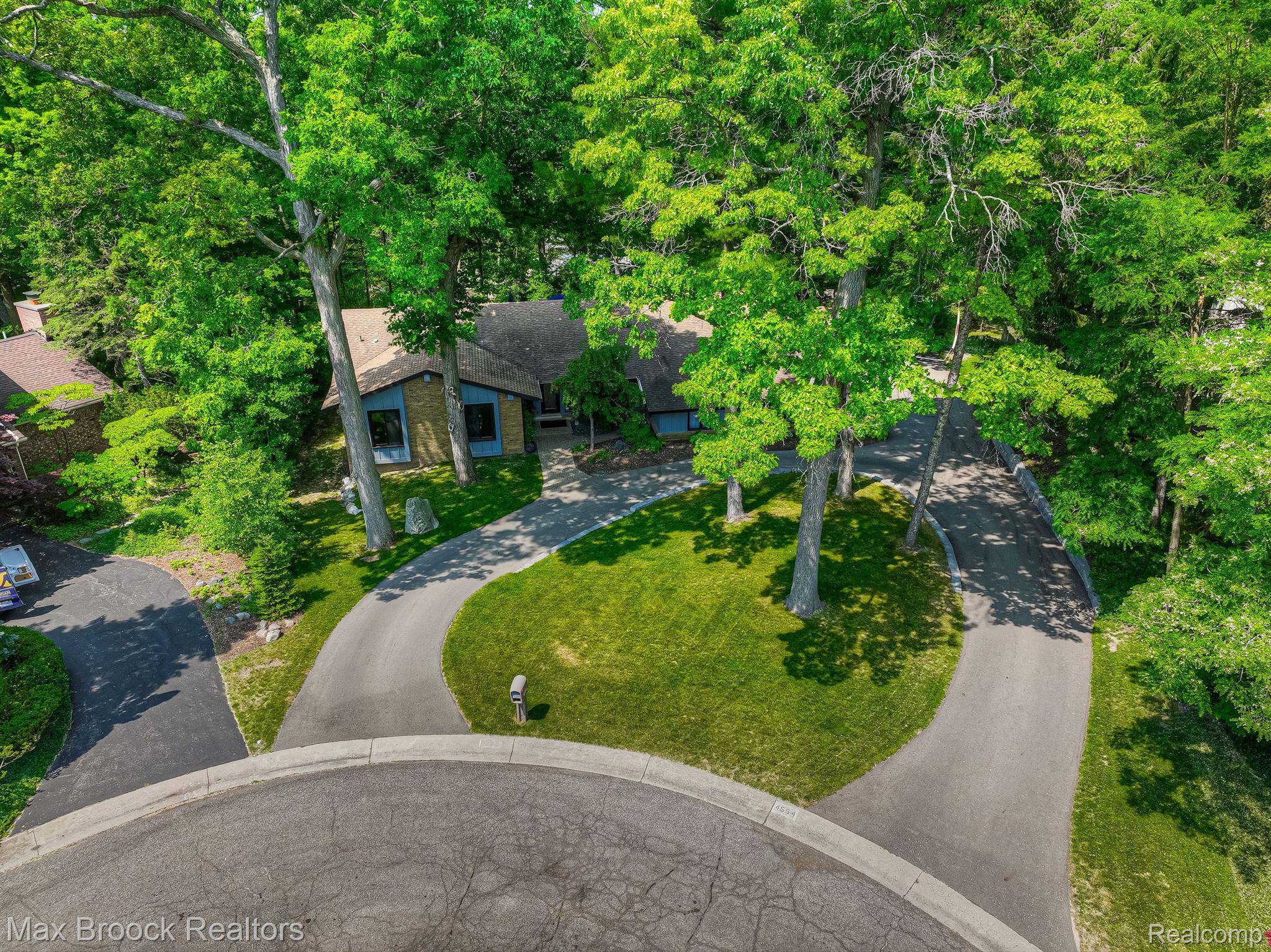 Bloomfield Hills, MI 48302,4554 TANBARK ST