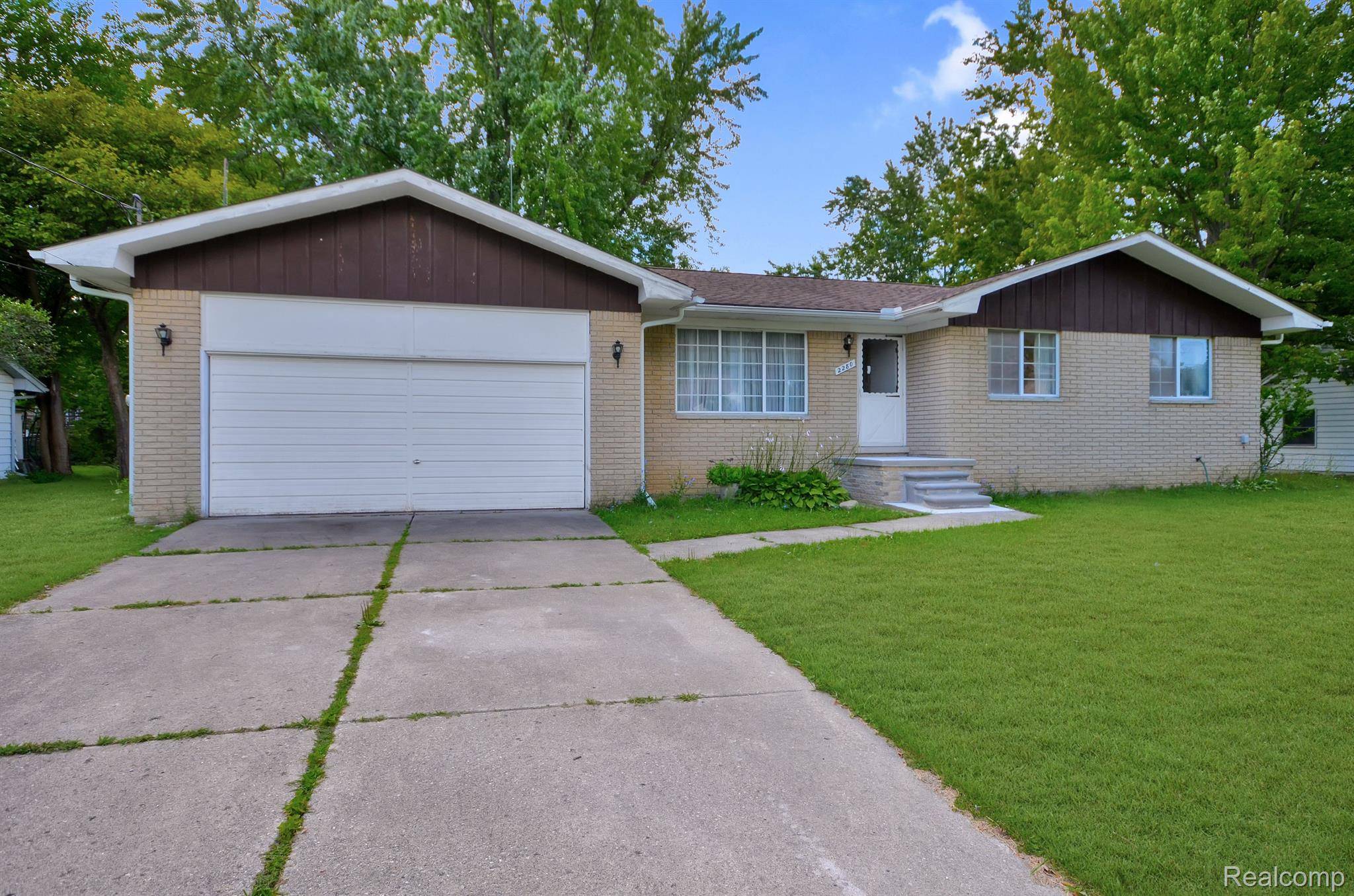 Sterling Heights, MI 48310,2280 Maplecrest RD