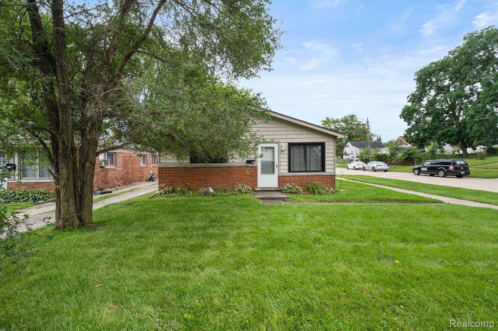 Clinton Township, MI 48036,23612 CARLINGTON ST